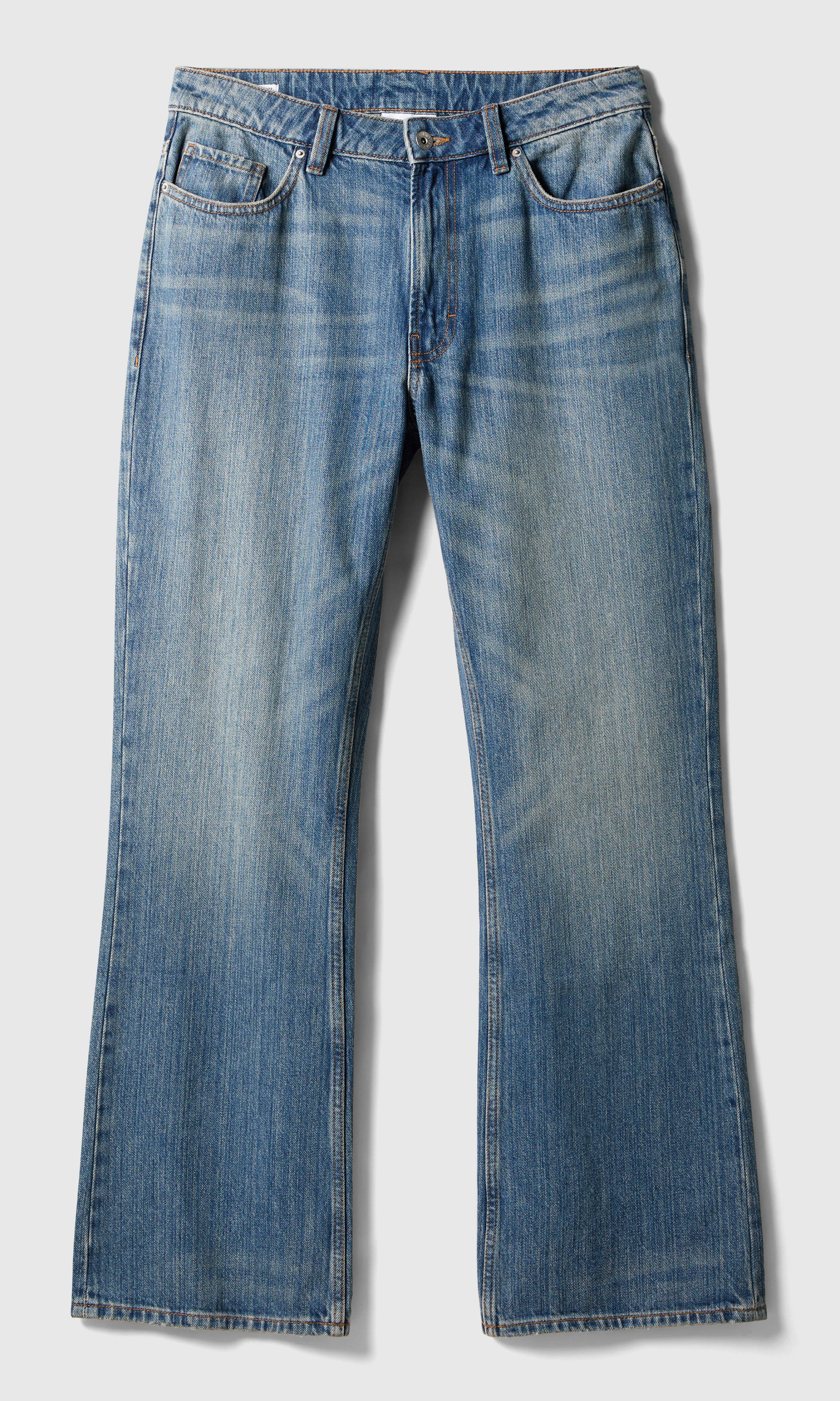 Bootcut Vaaleansiniset Farkut. Front. Flat.