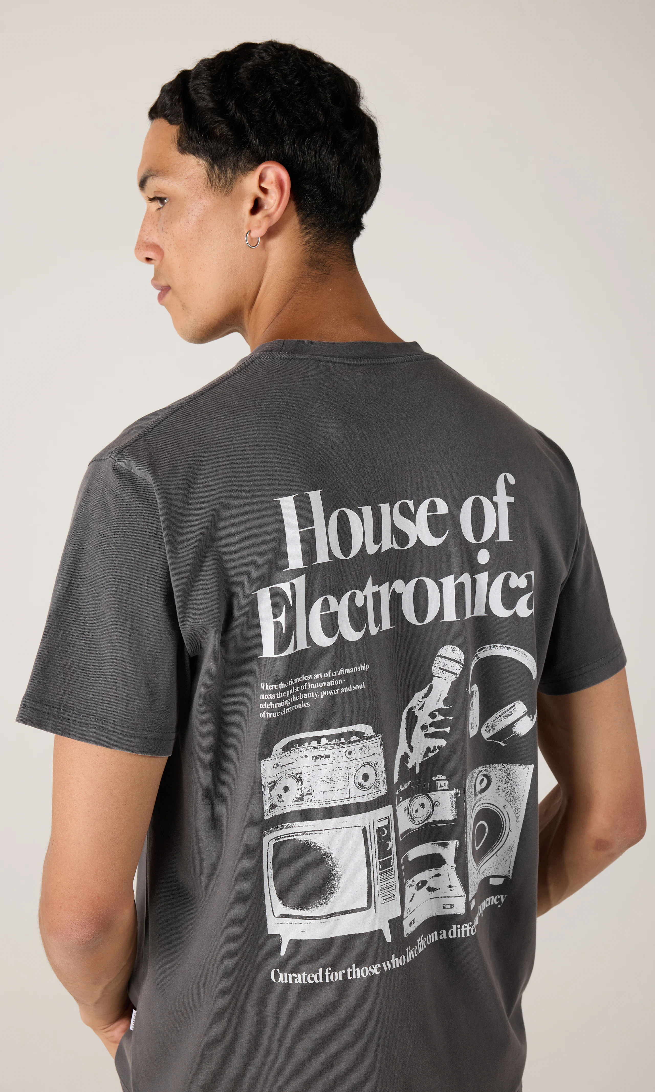 House Moon T-Paita. Back. Model.