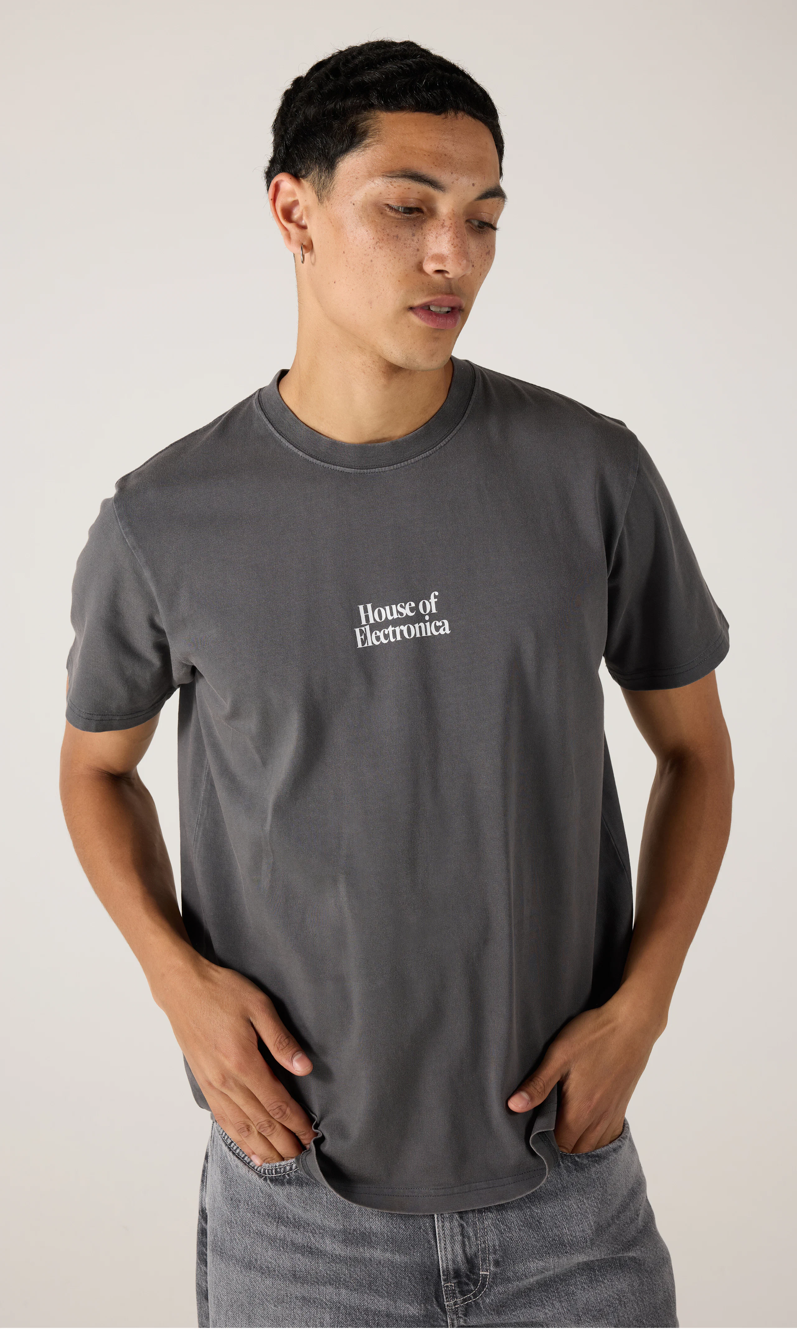 House Moon T-Paita. Front. Model.