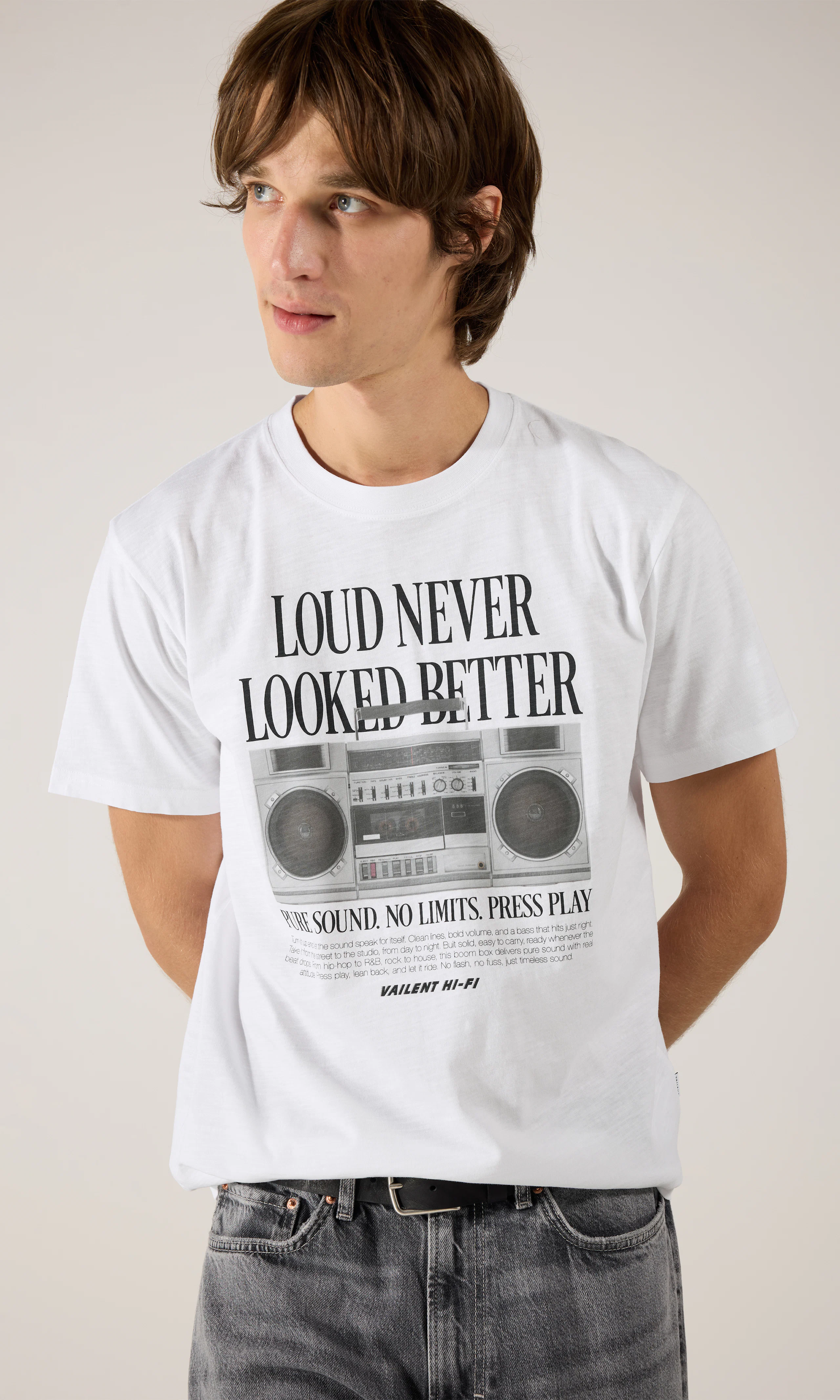Loud Slub T-Paita. Front. Model.