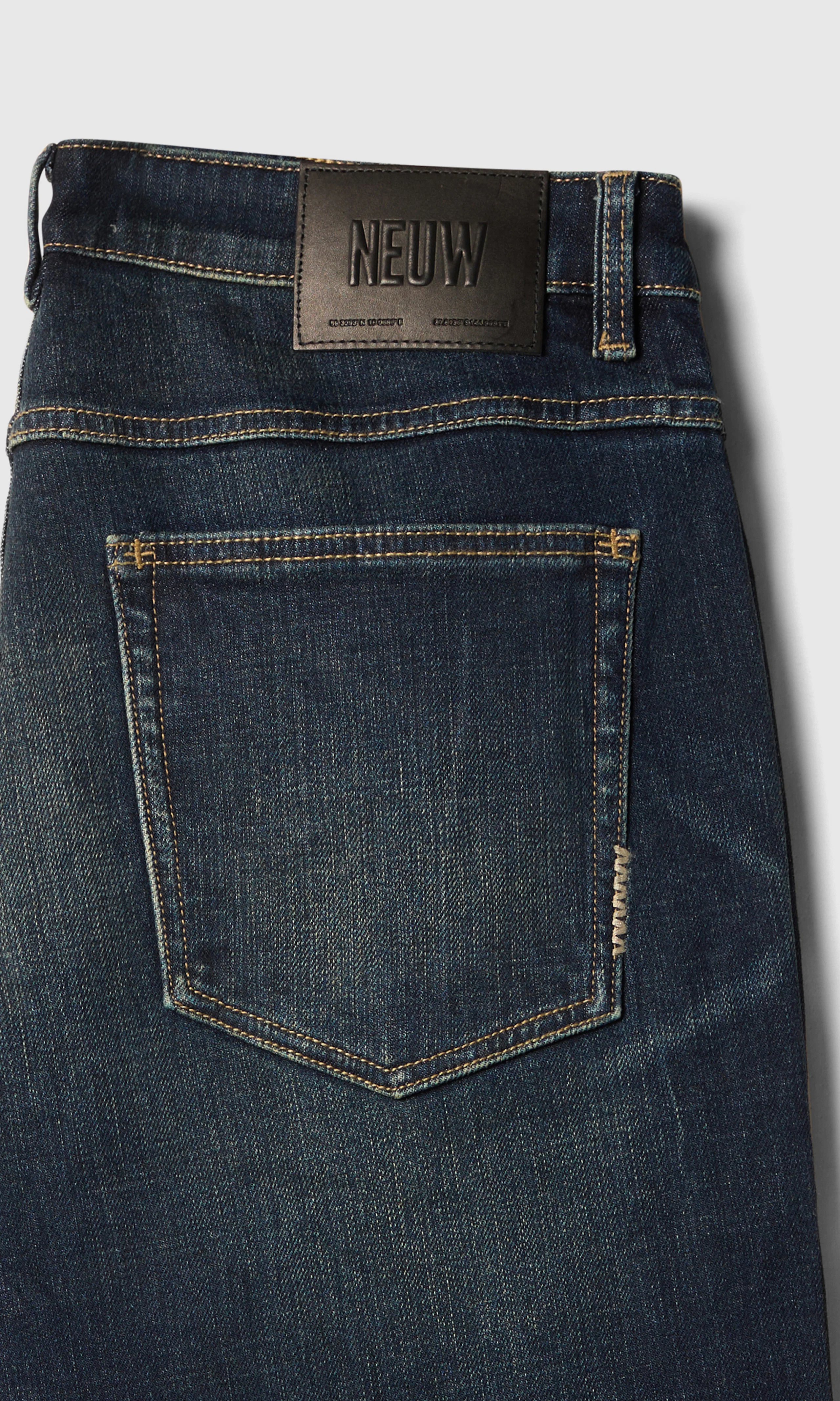Lou Straight Jeans. Detail 1. Flat.