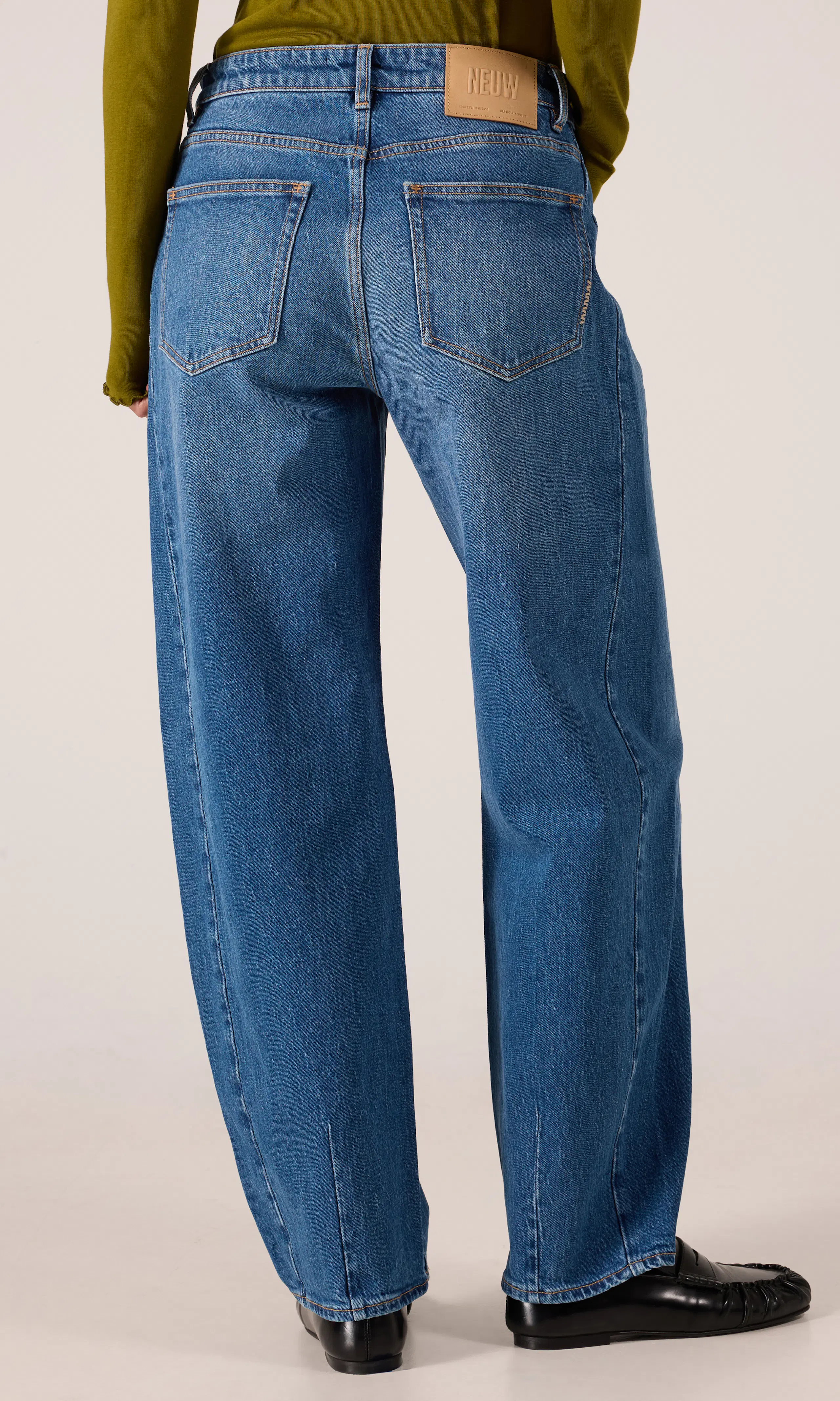 Amber Barrel Jeans. Back. Model.
