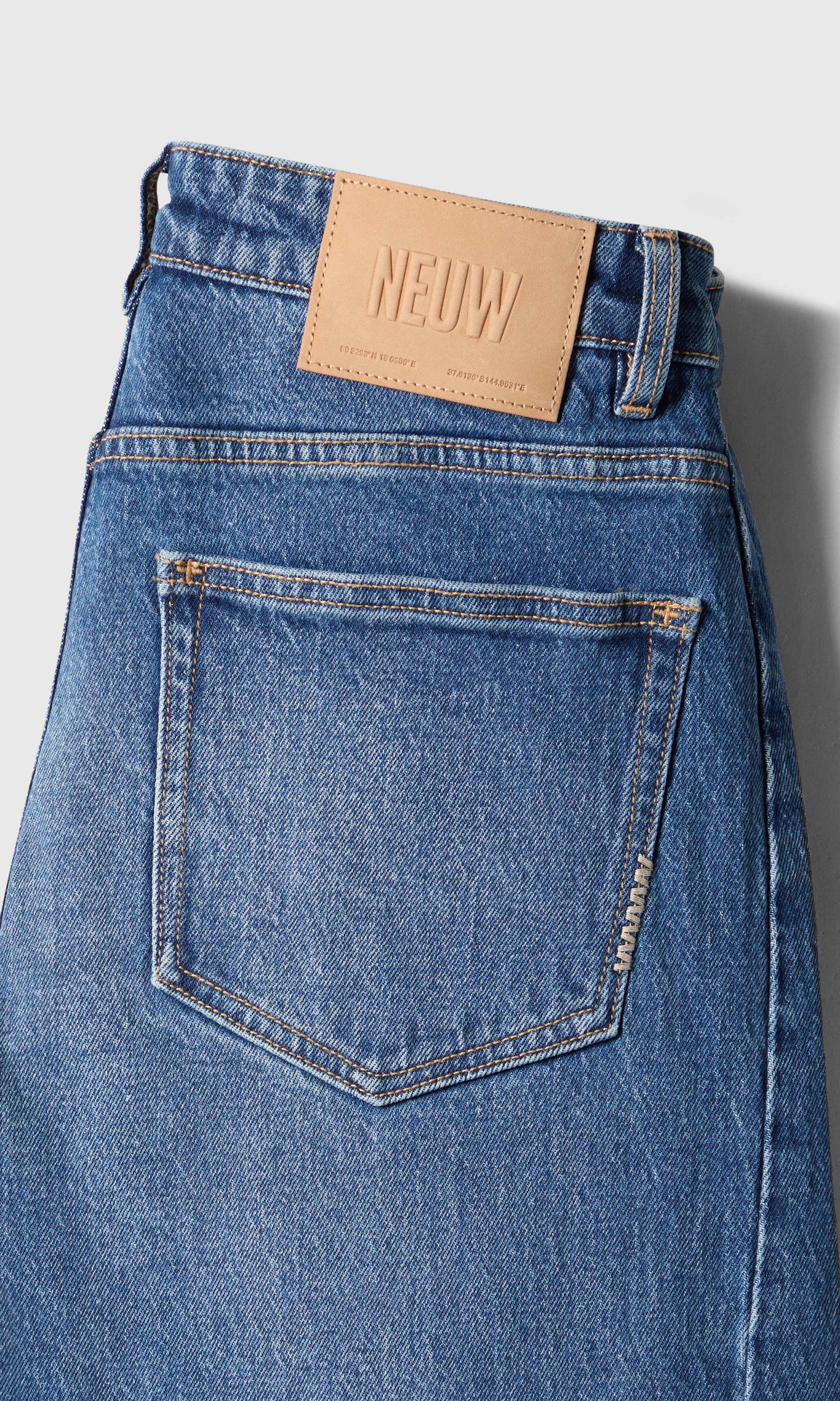 Amber Barrel Jeans. Detail 1. Flat.