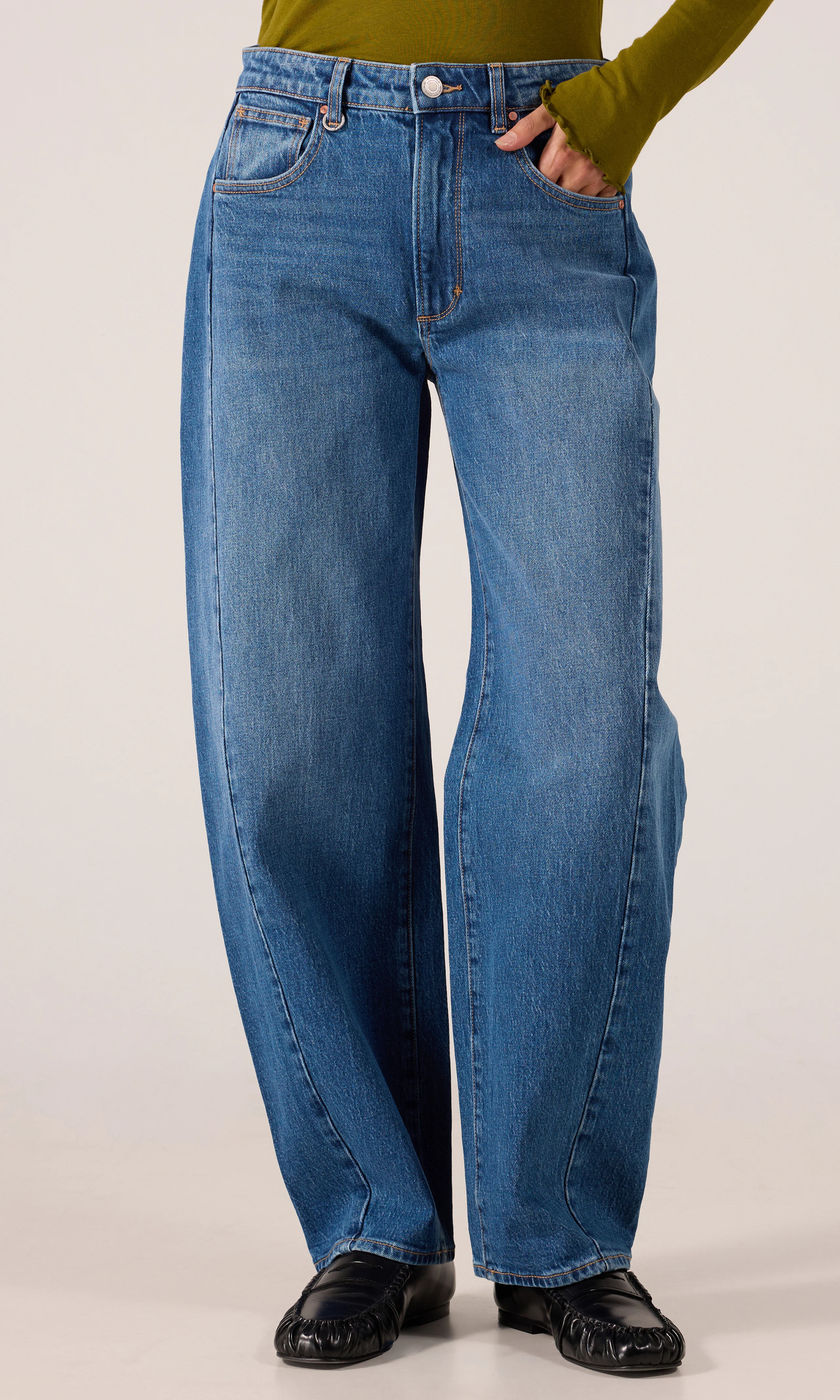Amber Barrel Jeans. Front. Model.