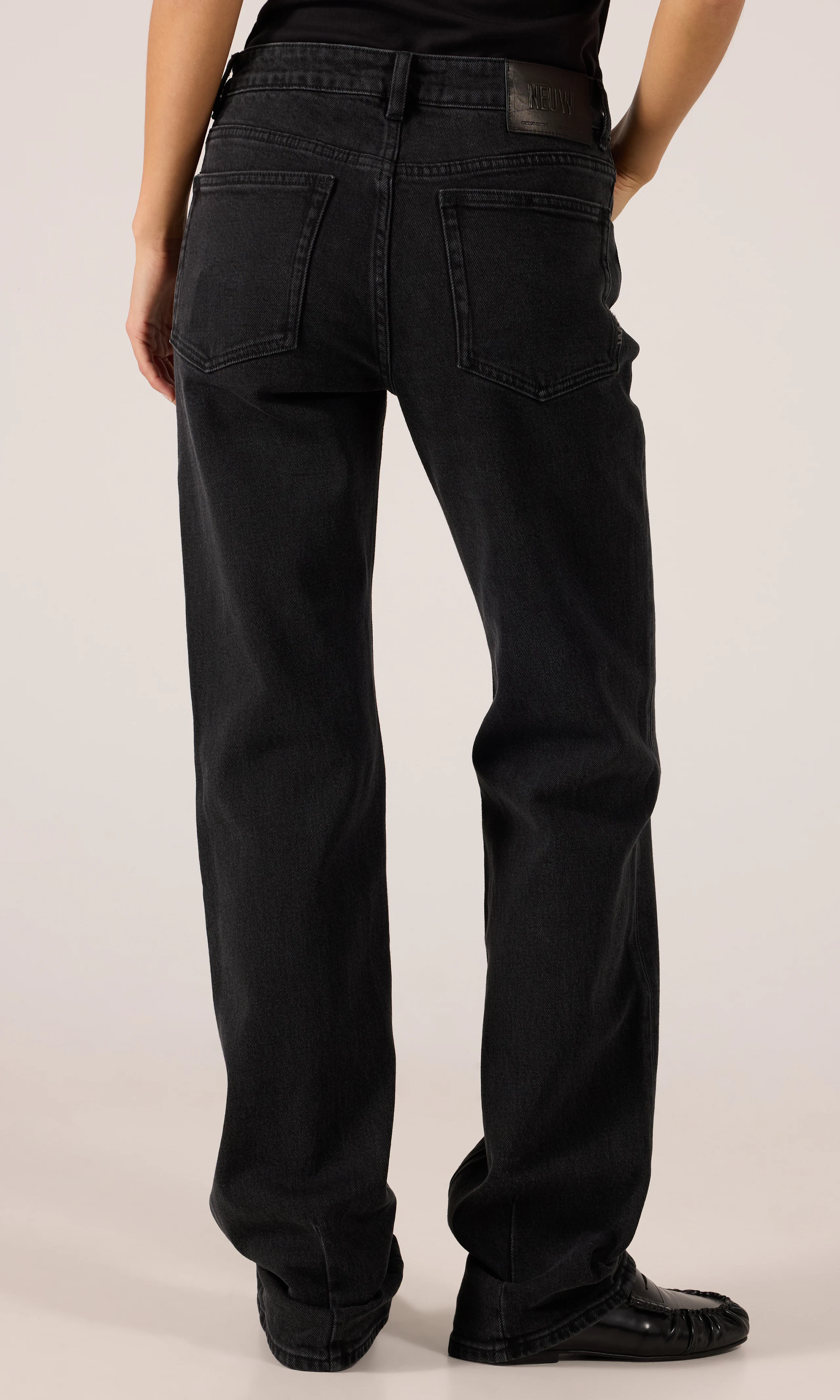 Freja Straight Jeans. Back. Model.
