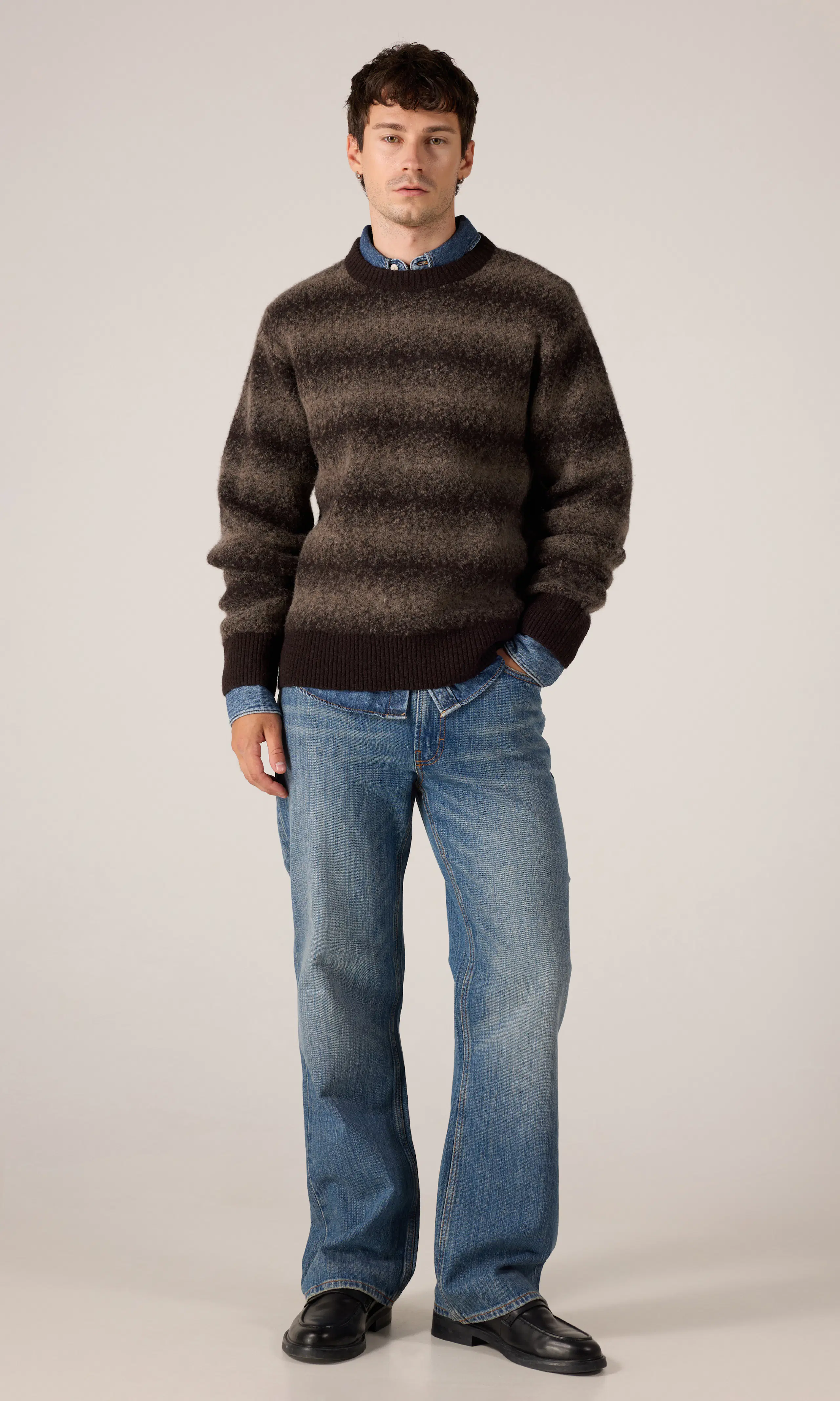 Ombre Neule. Front 1. Model.