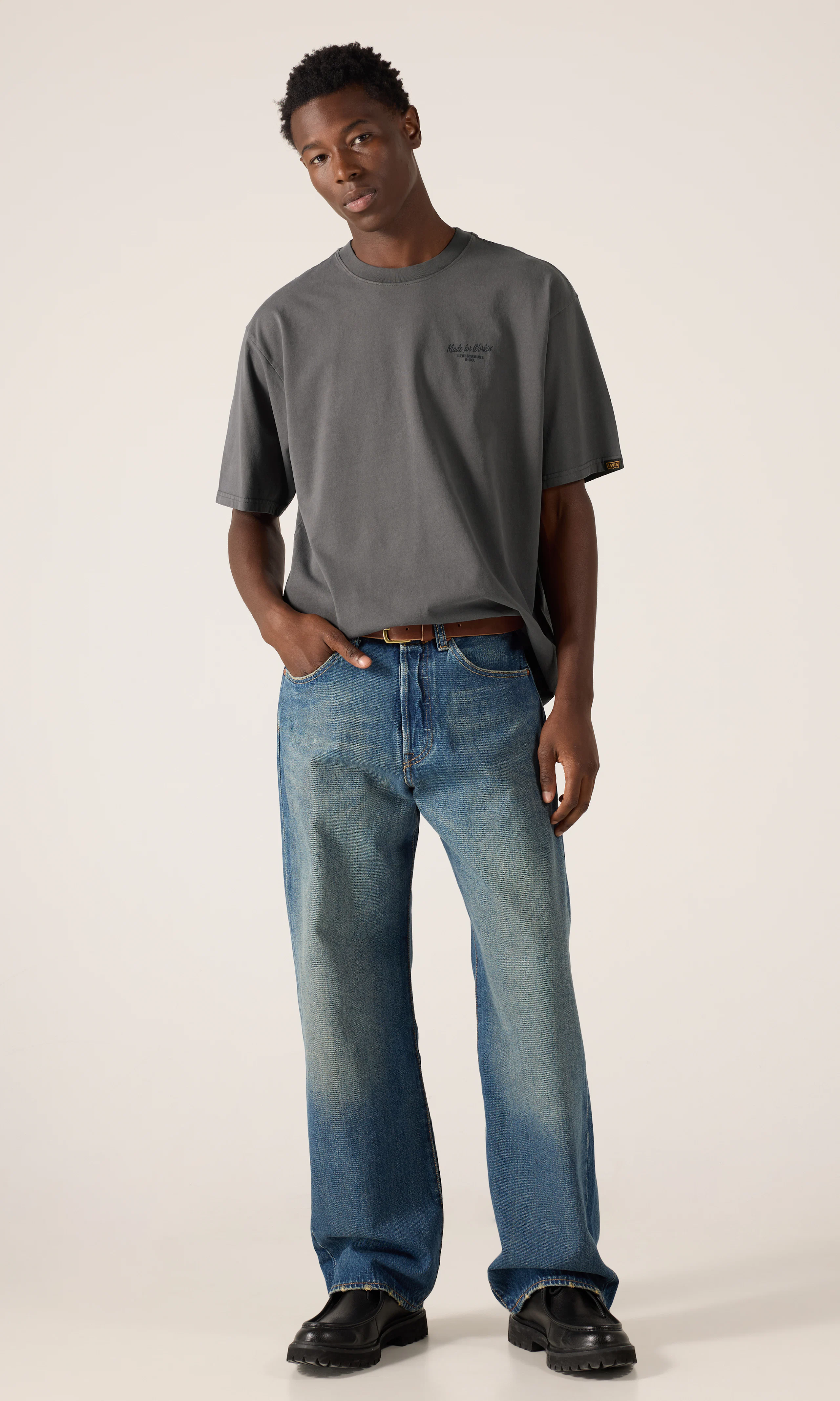 Workwear Graphic Tee T-Paita. Front 1. Model.