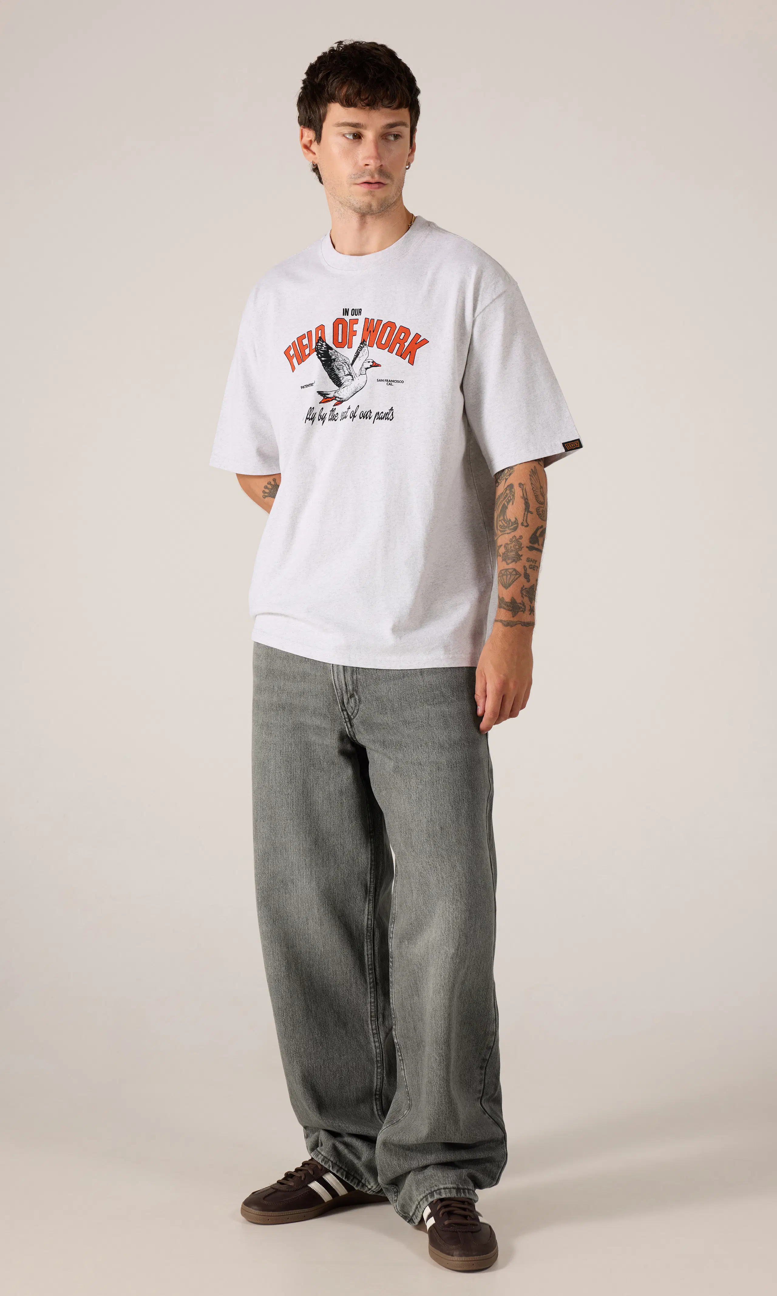 Workwear Graphic Tee T-Paita. Front 1. Model.