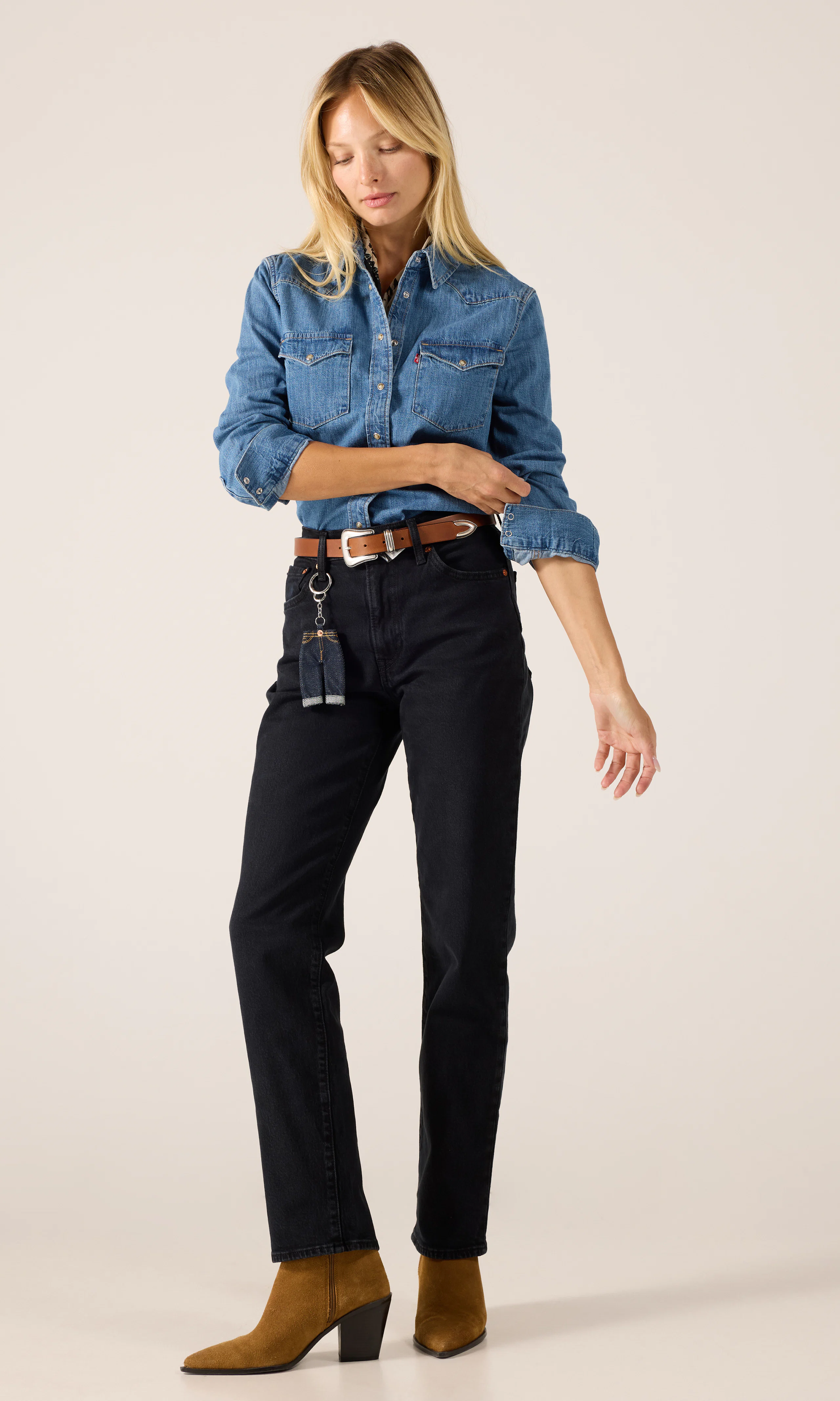 Heritage Western Medium Blå Denim Skjorta. Front 1. Model.
