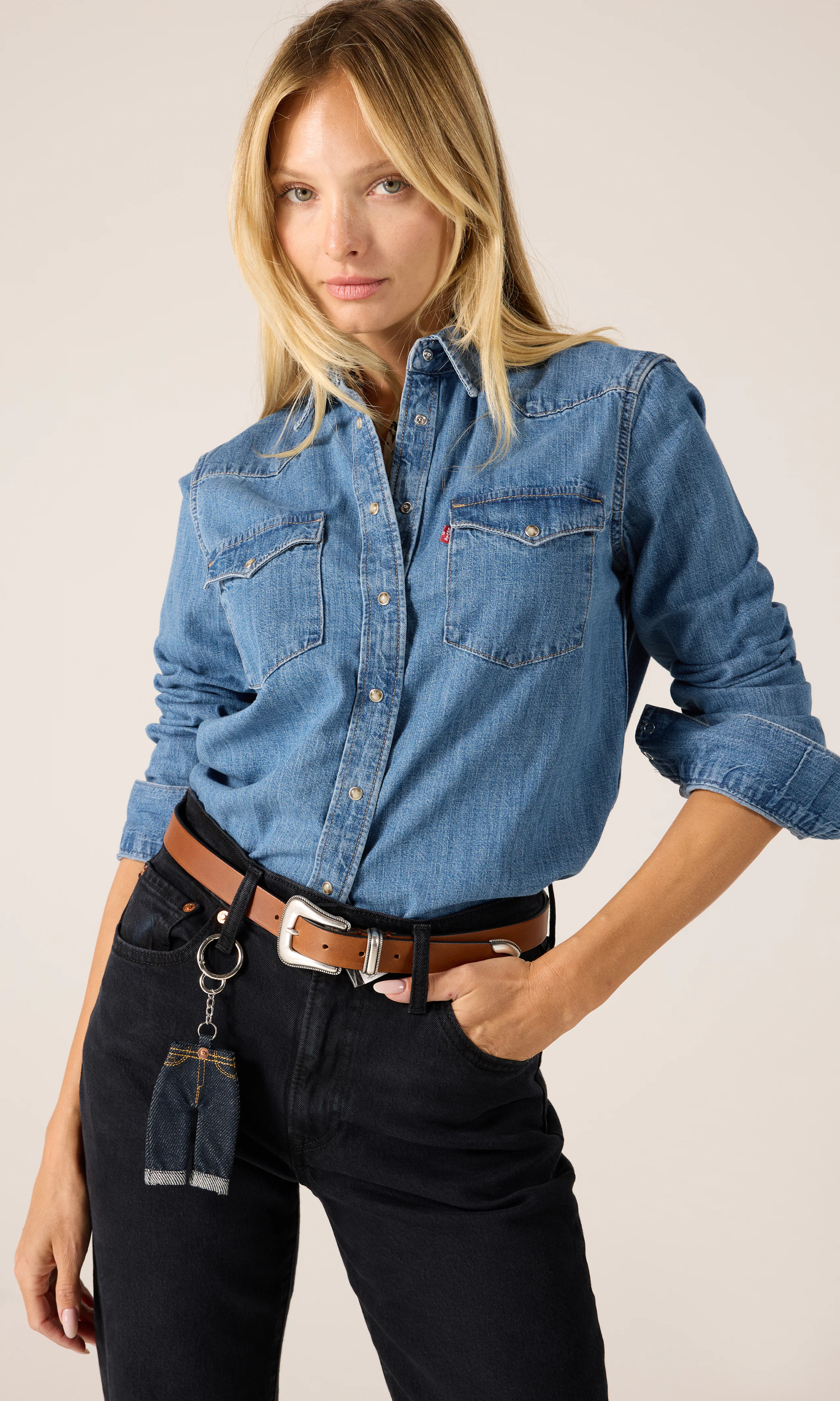 Heritage Western Medium Blå Denim Skjorta. Front. Model.