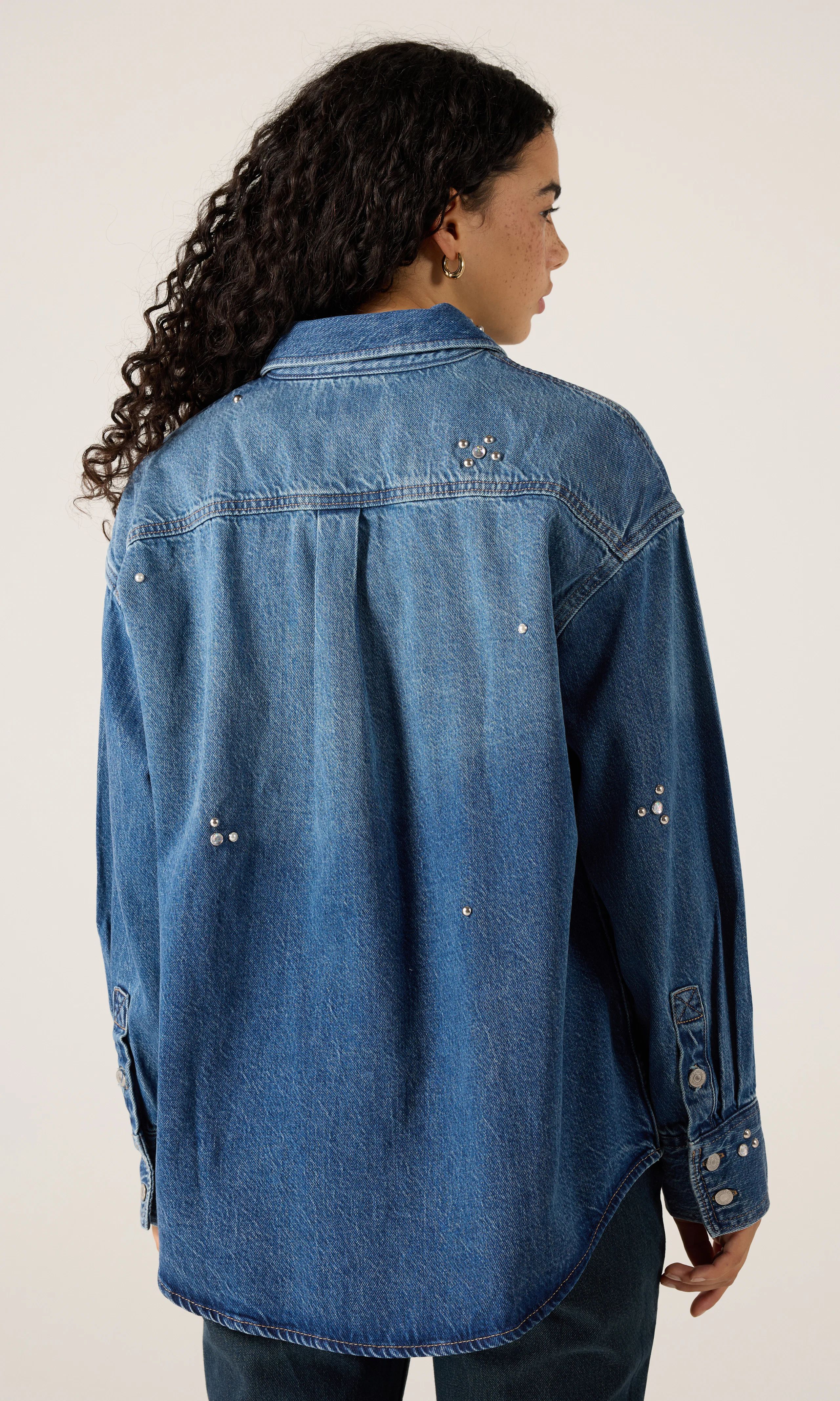 Jordan Denim Skjorte. Back. Model.