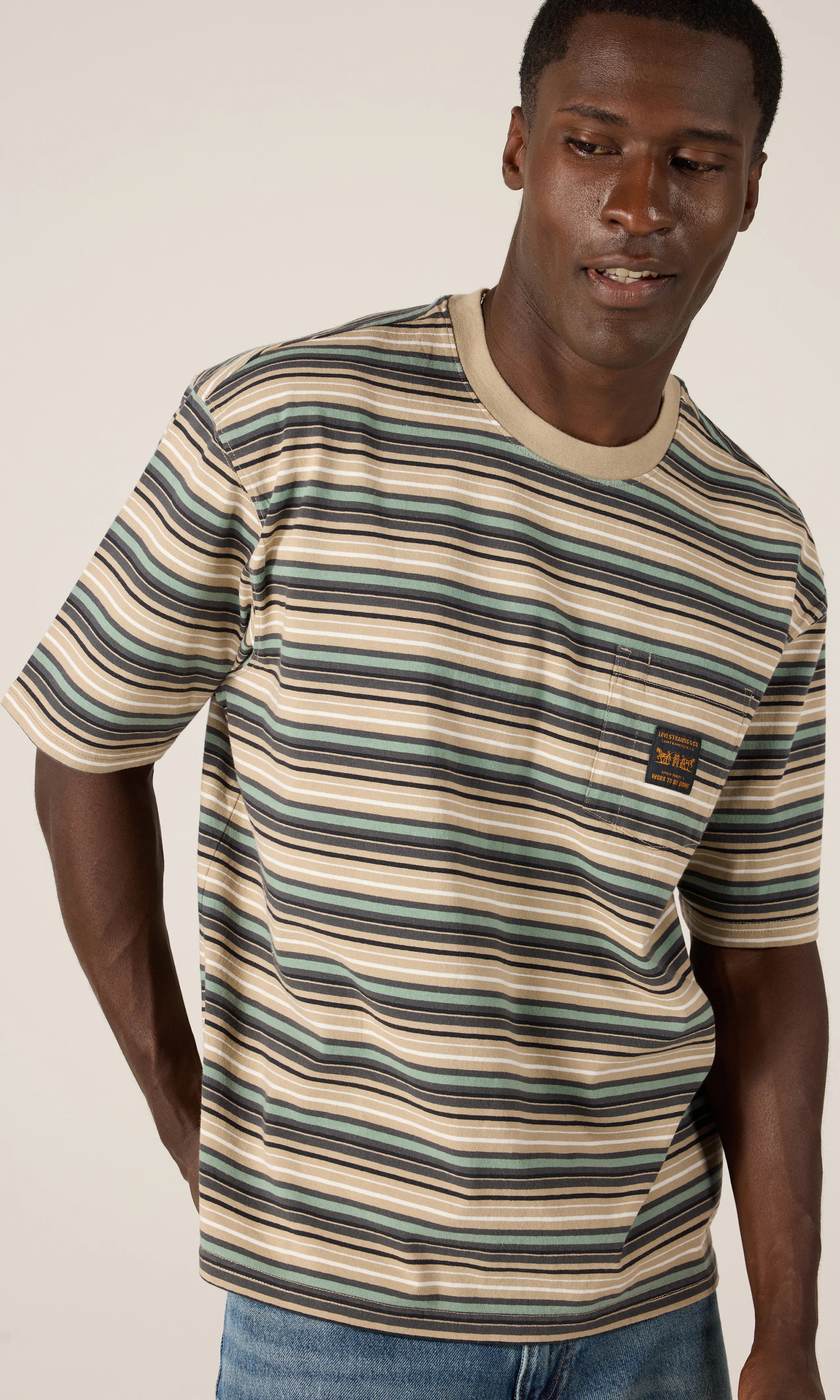 Workwear Tee Raidallinen T-Paita. Front. Model.