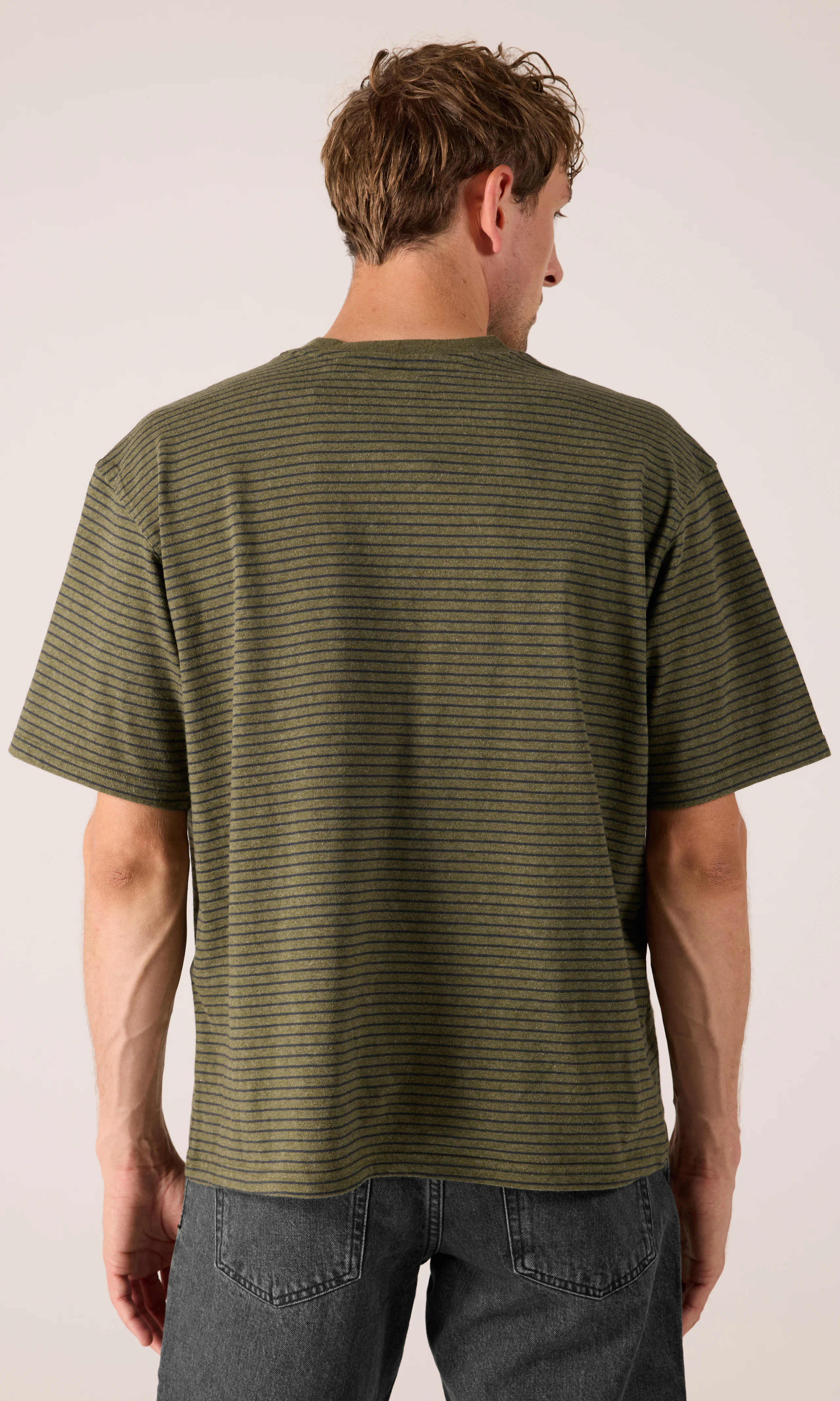 Workwear Tee Randig T-shirt. Back. Model.