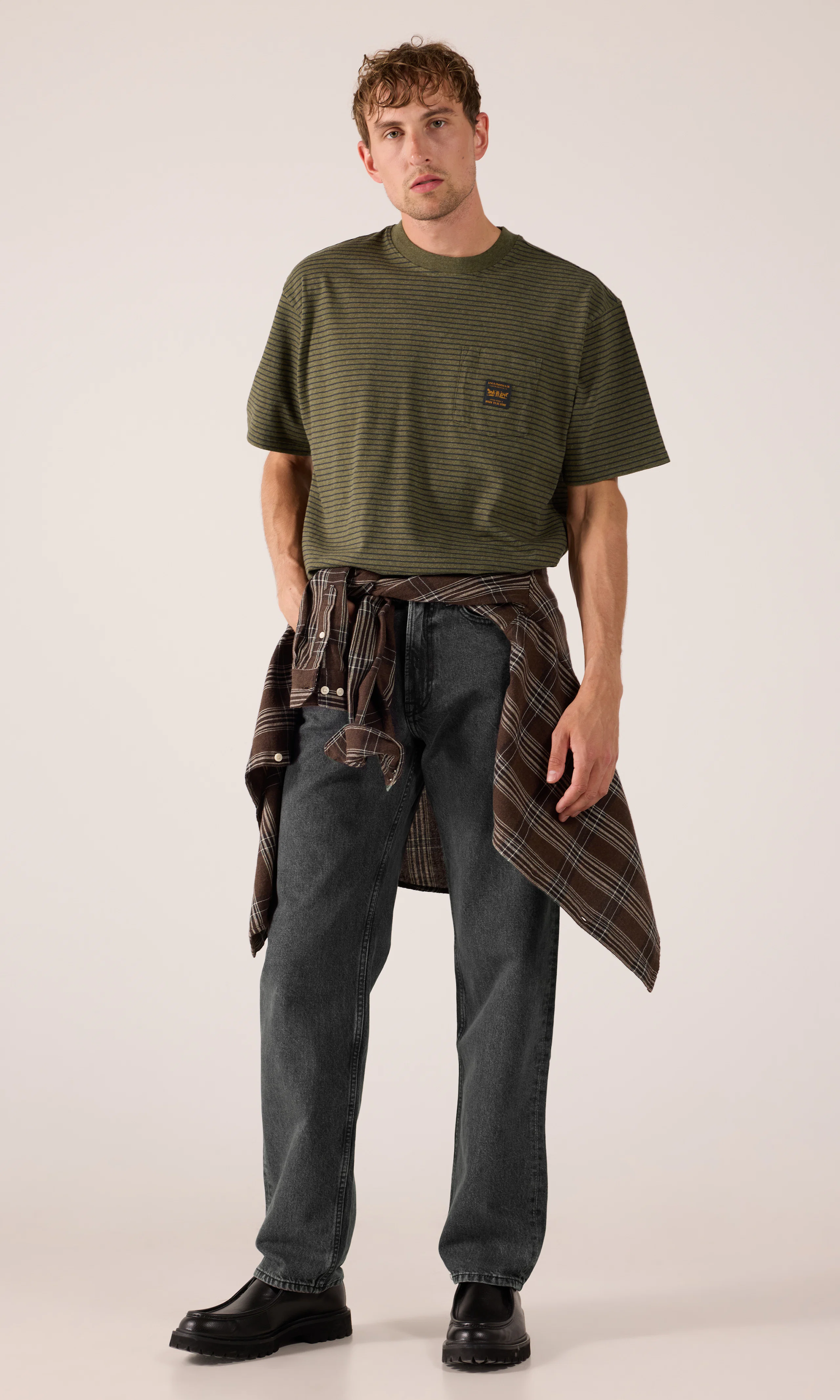 Workwear Tee Randig T-shirt. Front 1. Model.