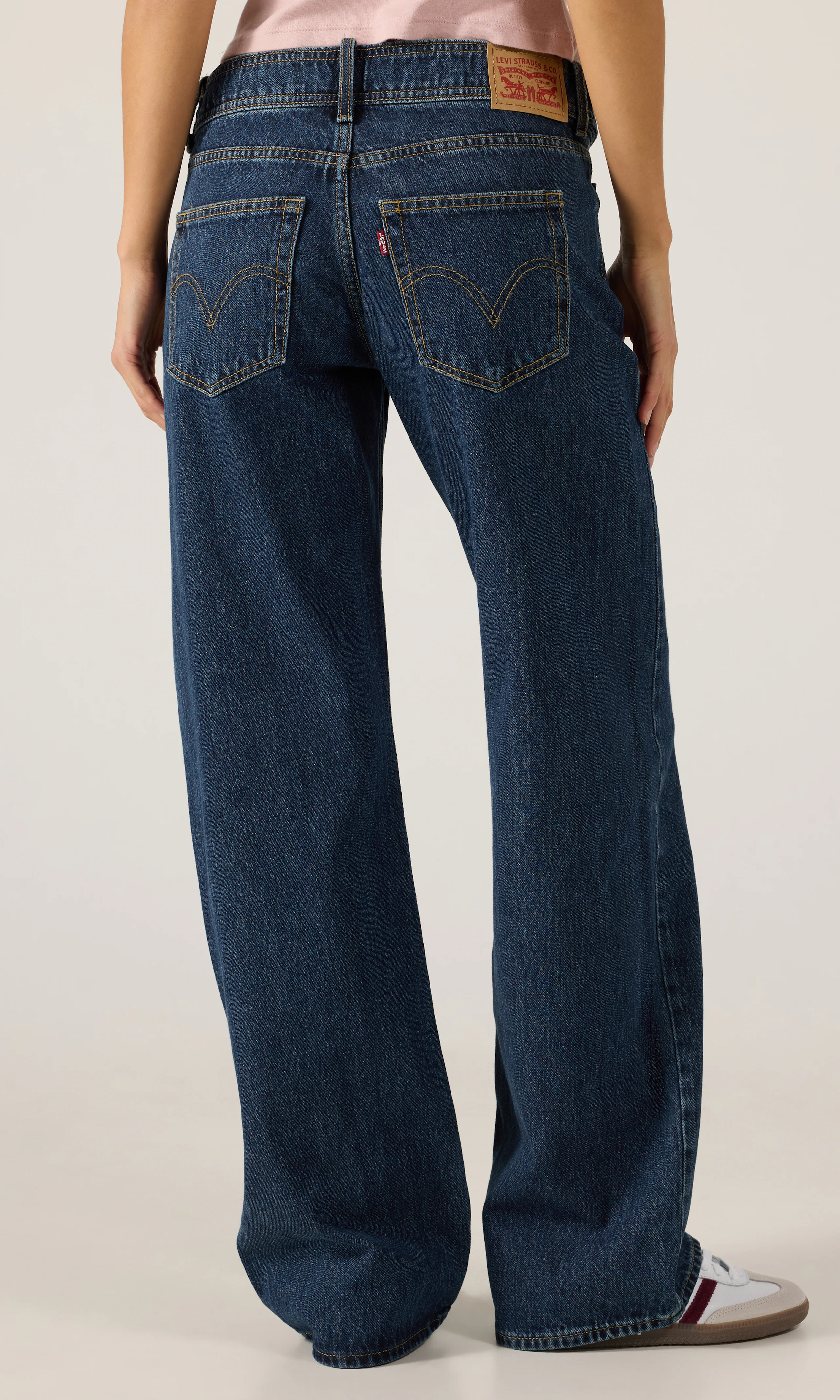 l_008DN0000_belted superlow l. Back. Model.