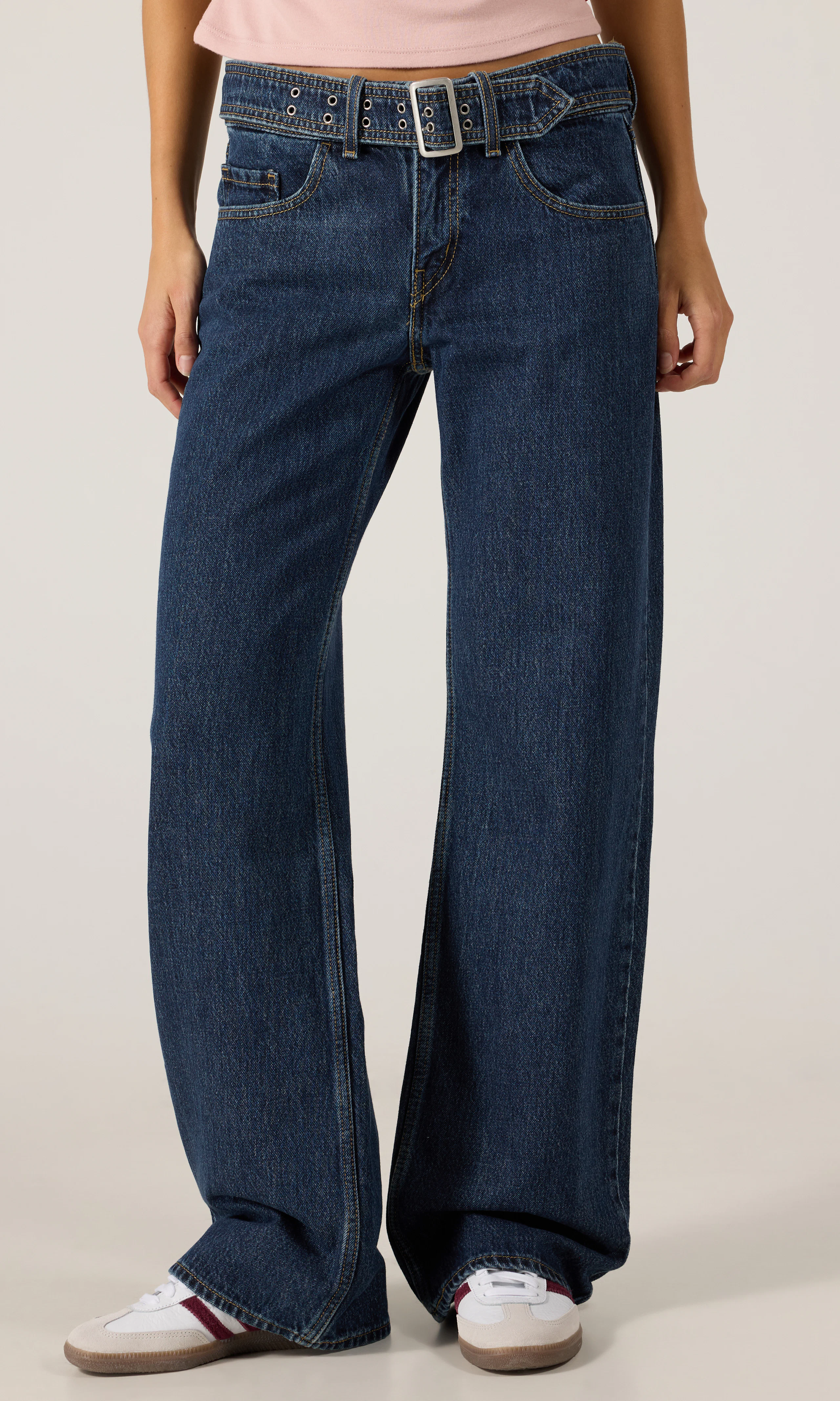 l_008DN0000_belted superlow l. Front. Model.
