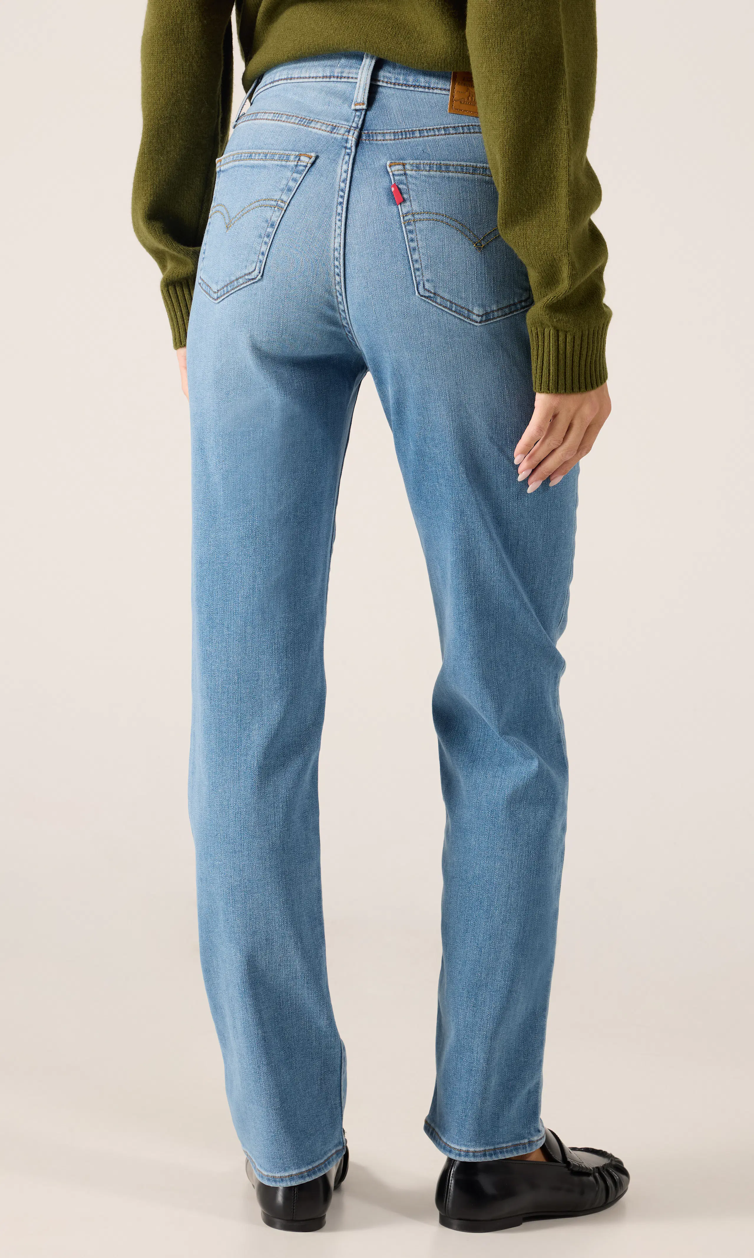 722™ High Rise Slim Medium Blå Jeans. Back. Model.