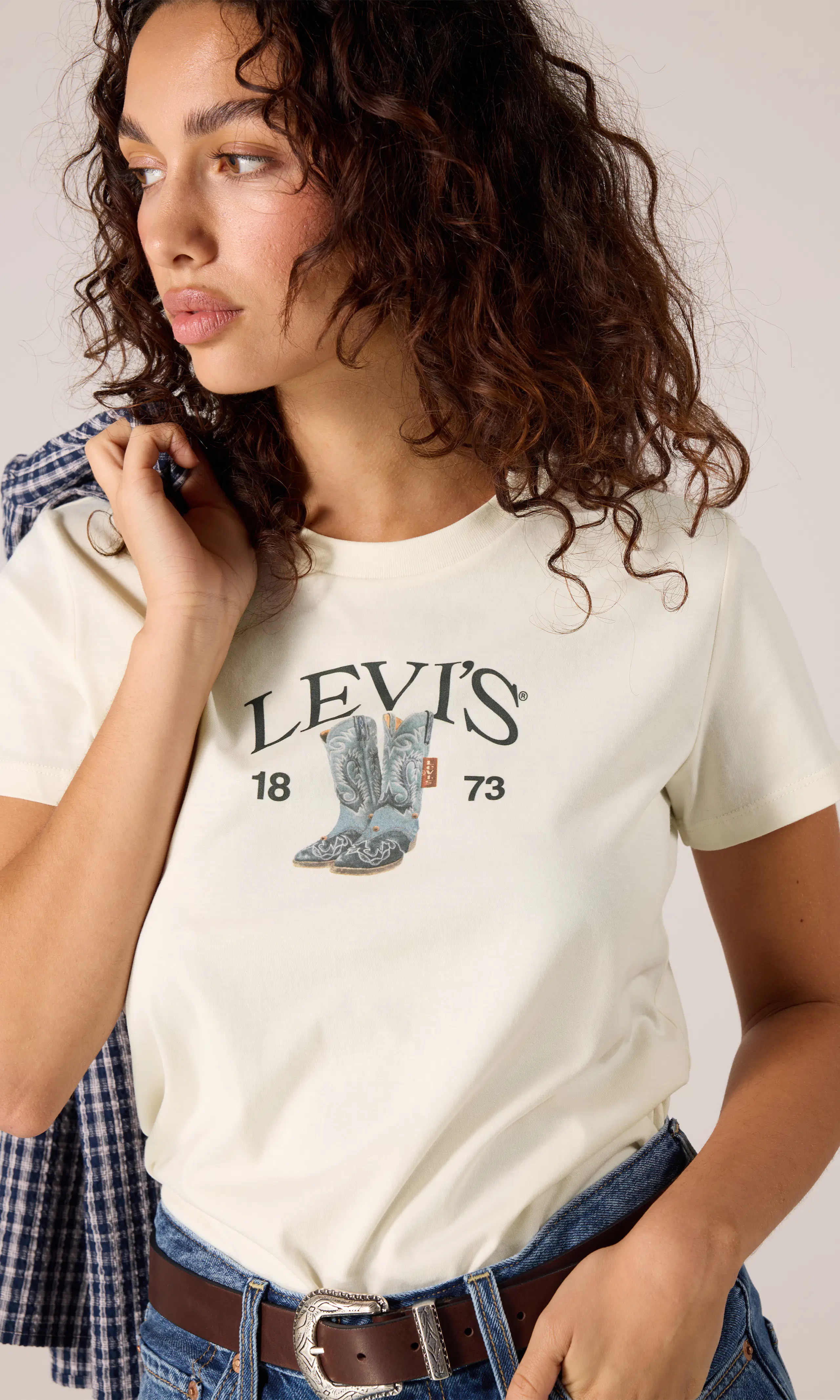 The Perfect Tee Vit T-Shirt. Front. Model.