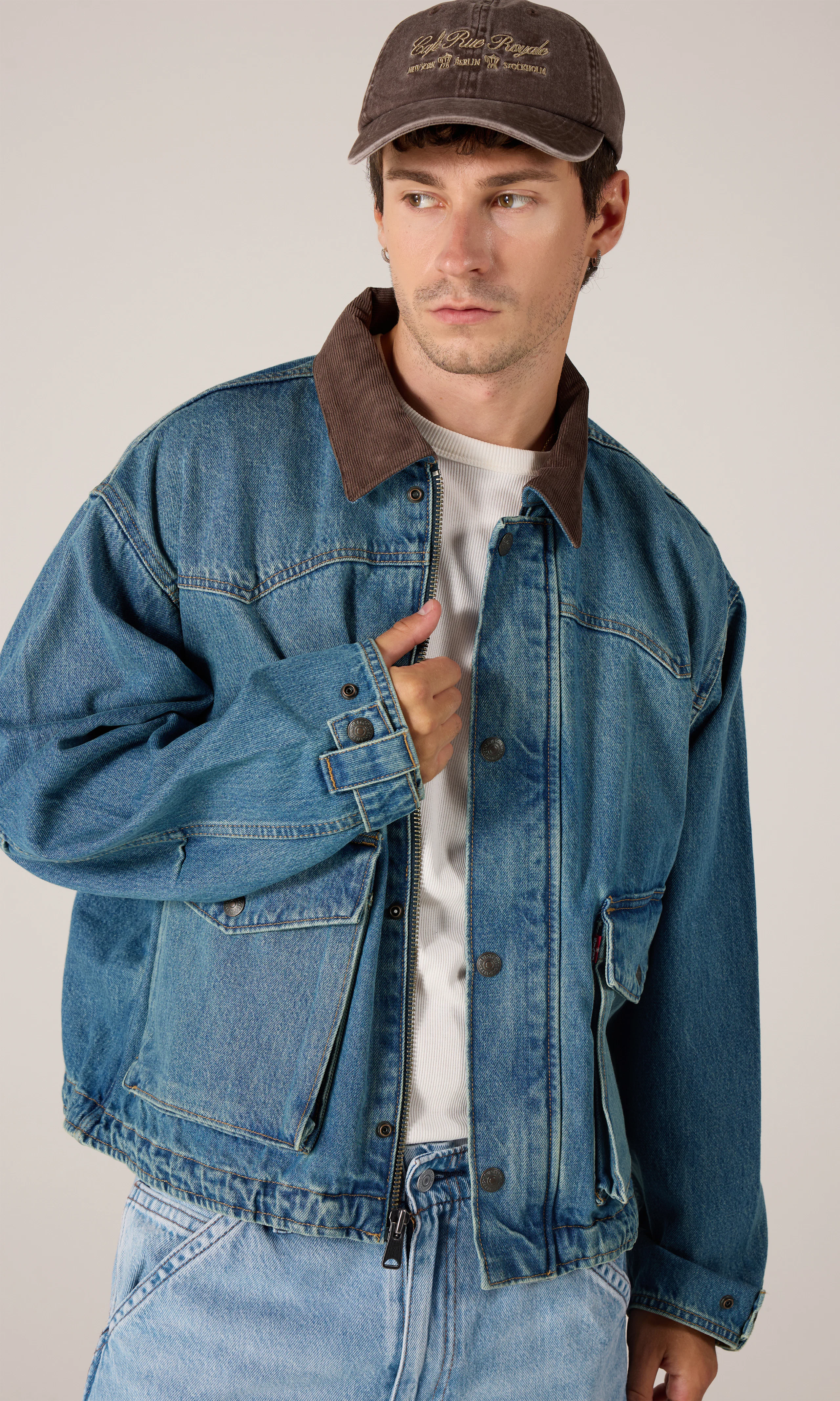 Hiltop Trucker Jacka. Front. Model.