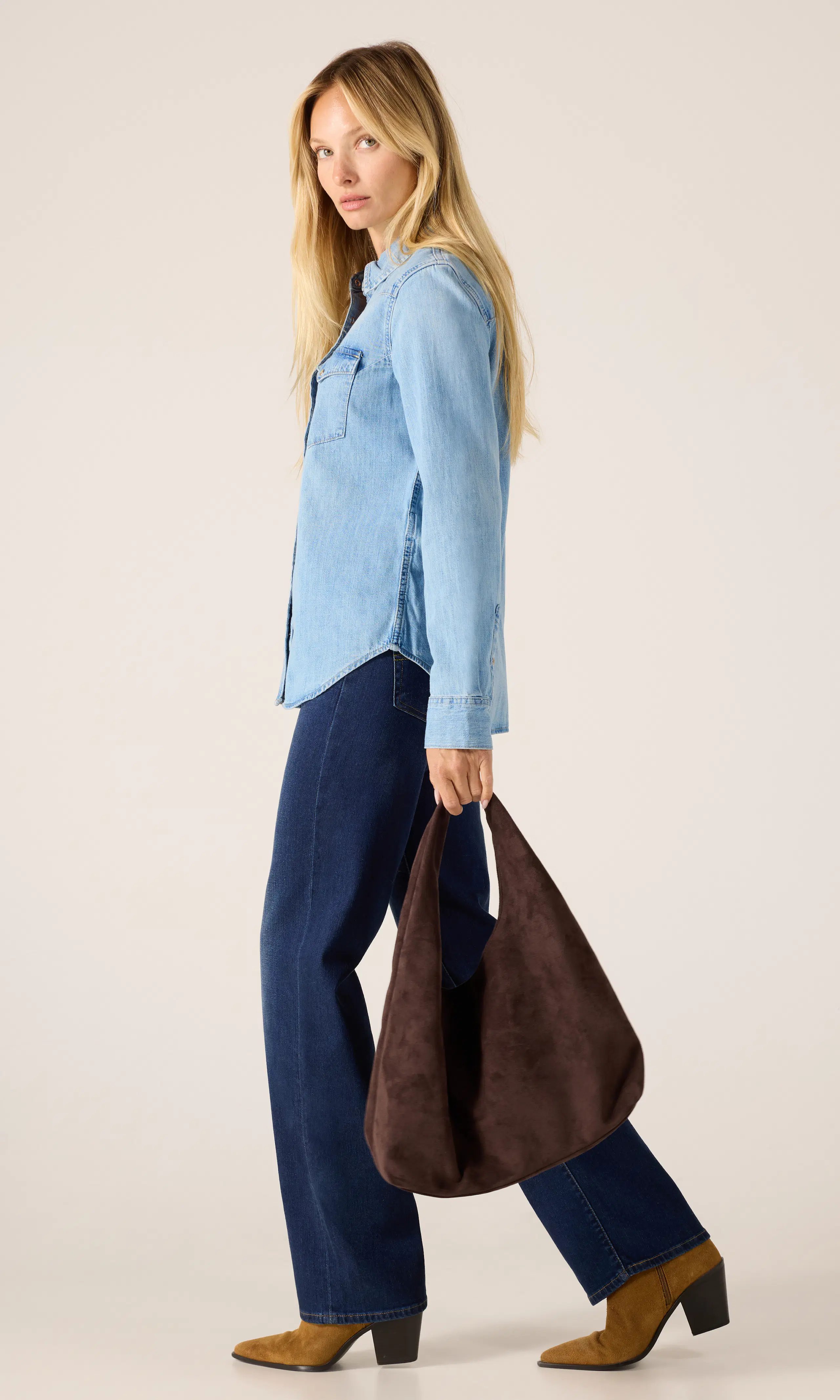Heritage Western Lys Blå Denim Skjorte. Front 1. Model.