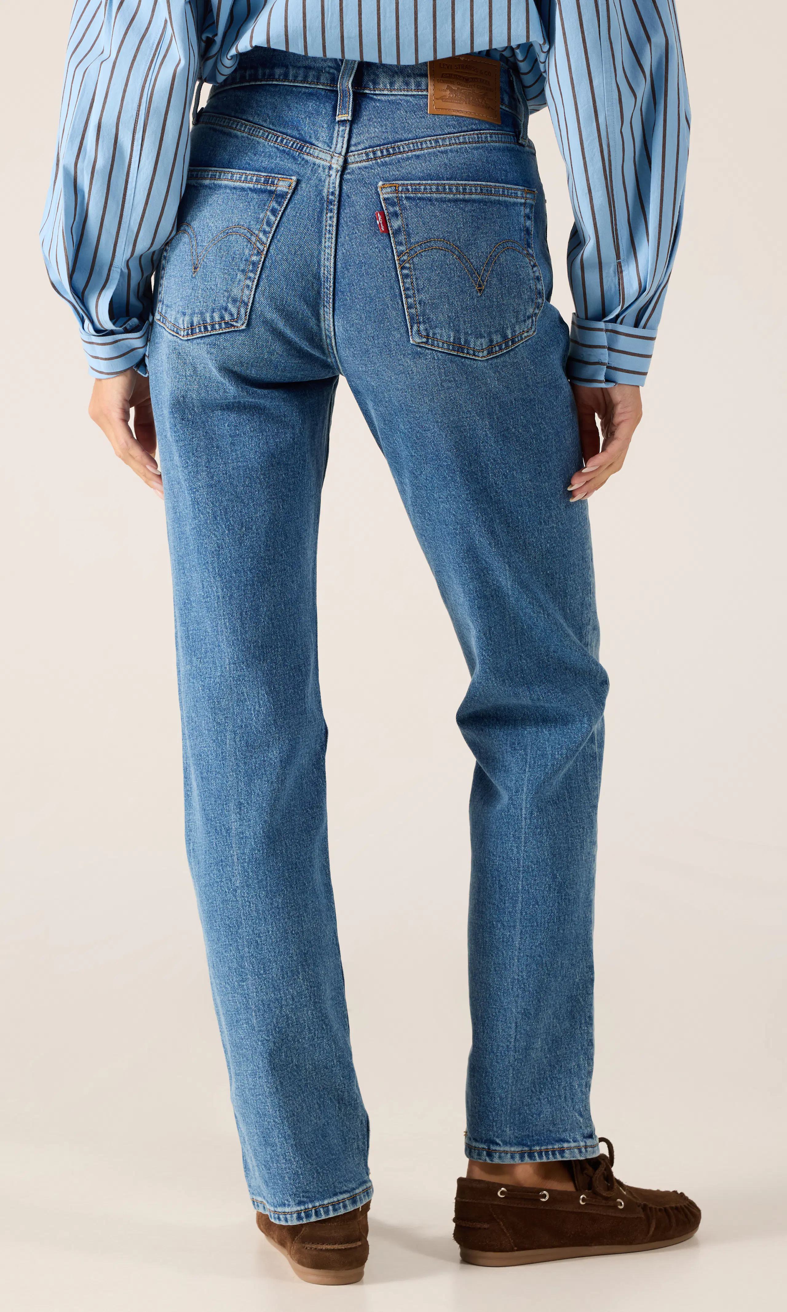 Ribcage Slim Medium Blå Jeans. Back. Model.