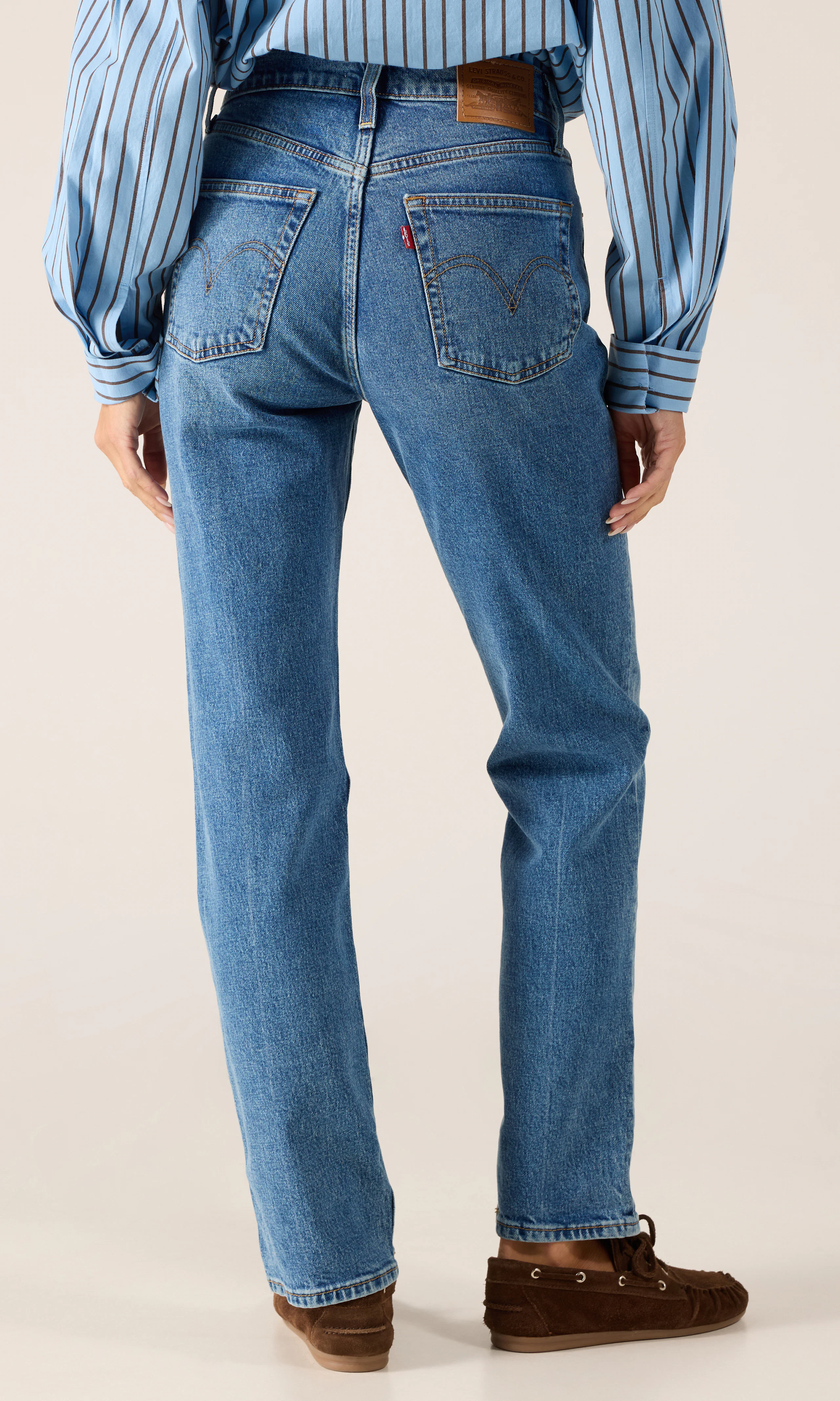 Ribcage Slim Medium Blå Jeans. Back. Model.