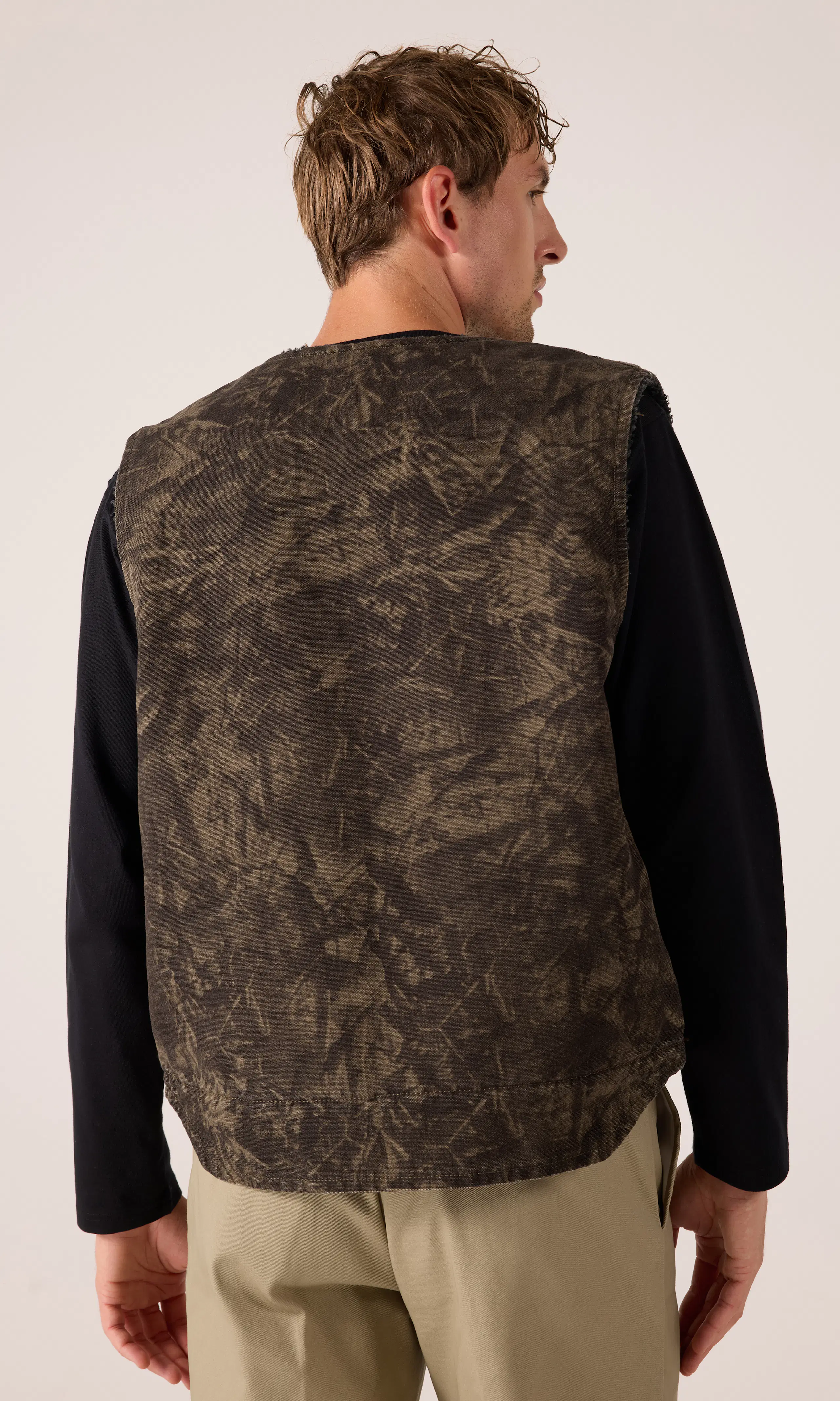 Saratoga Vest. Back. Model.
