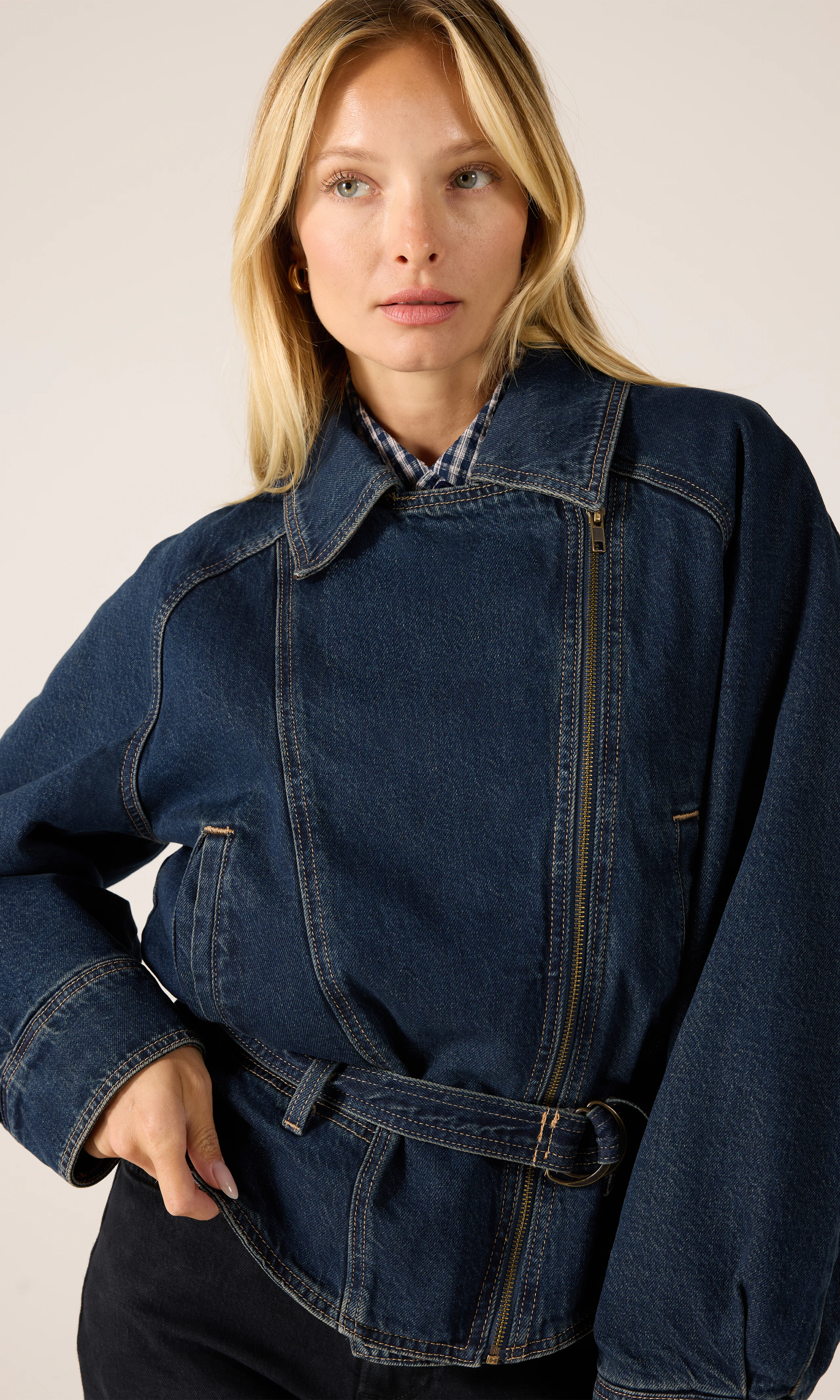80's Bomber Jakke. Front 1. Model.