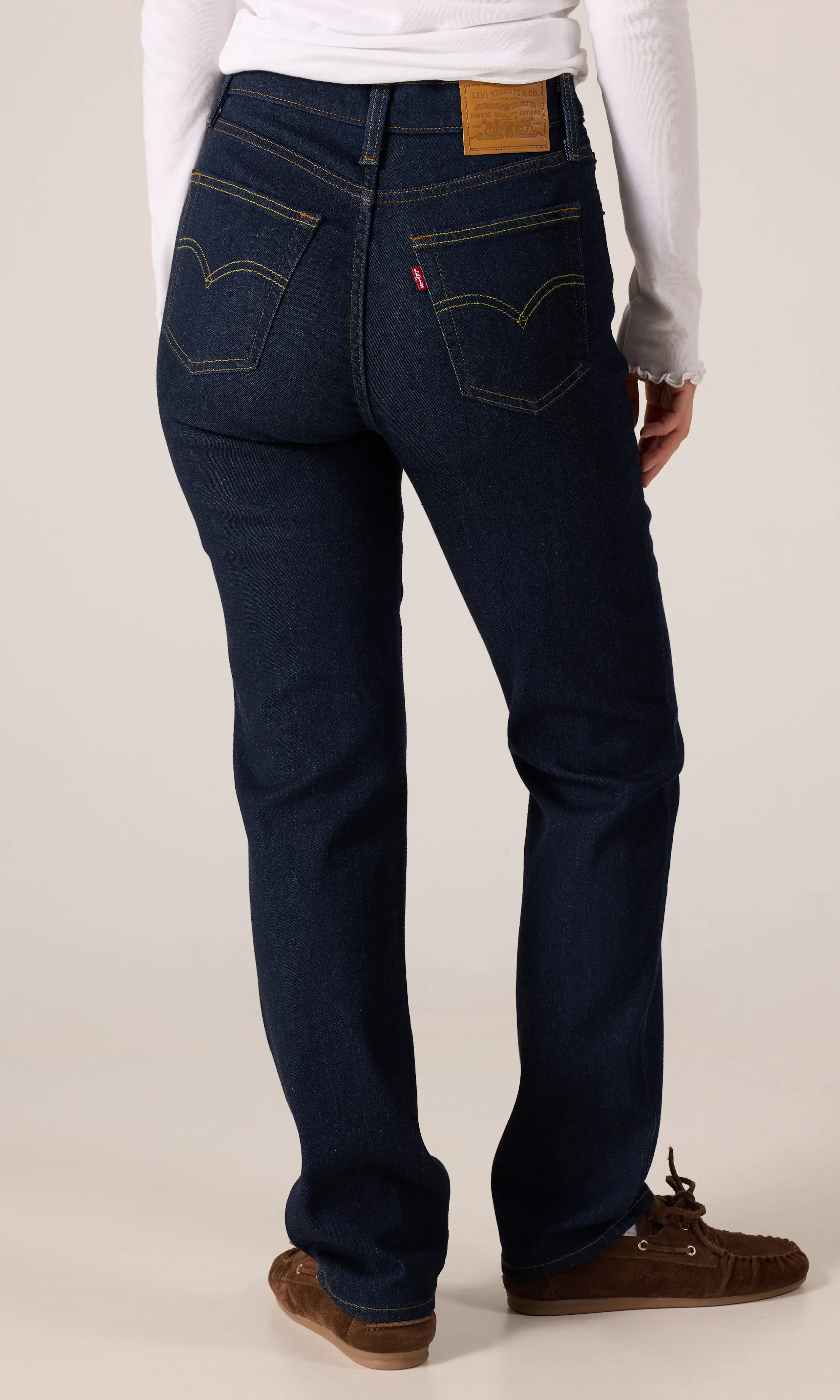 722™ High Rise Slim Mørk Blå Jeans. Back. Model.