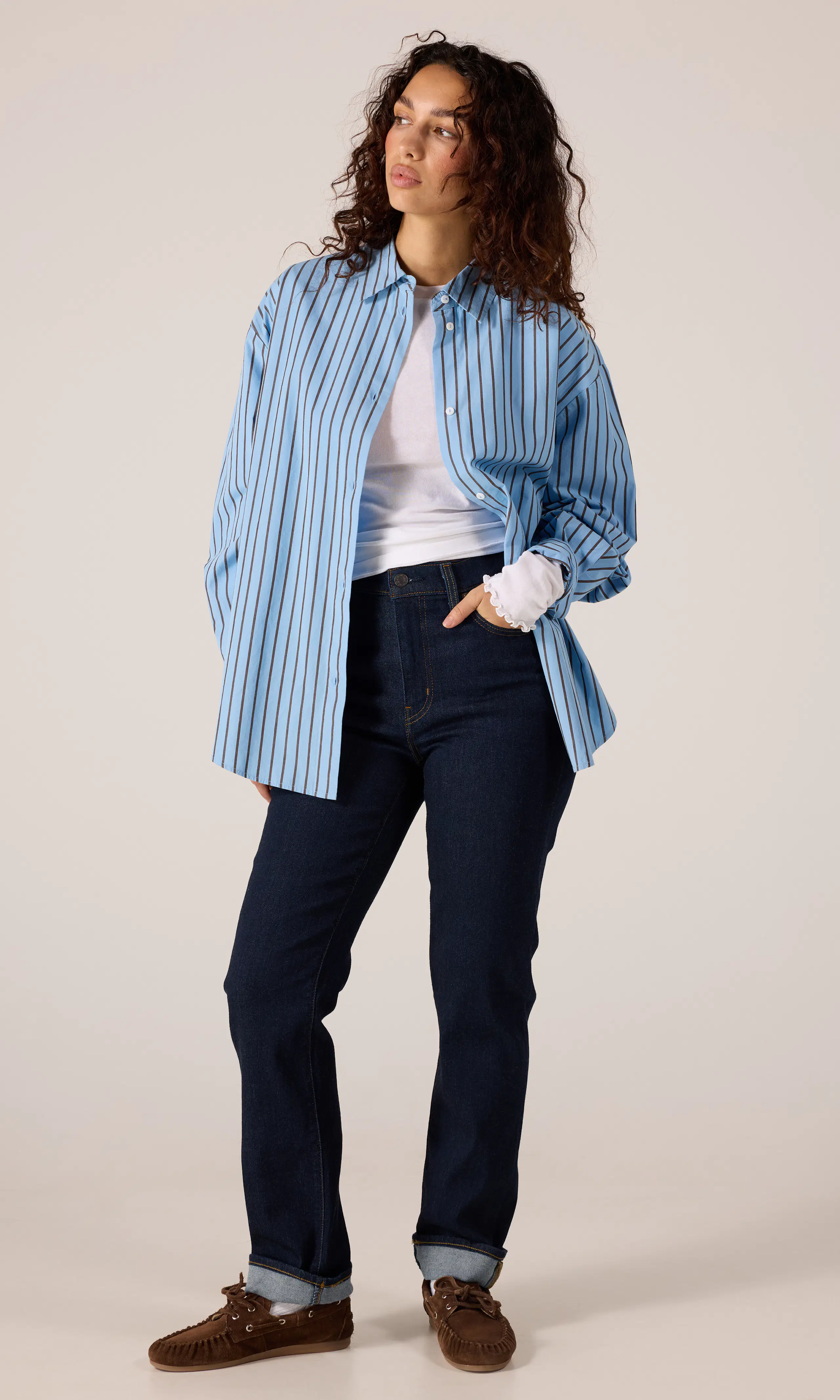 722™ High Rise Slim Mørk Blå Jeans. Front 1. Model.