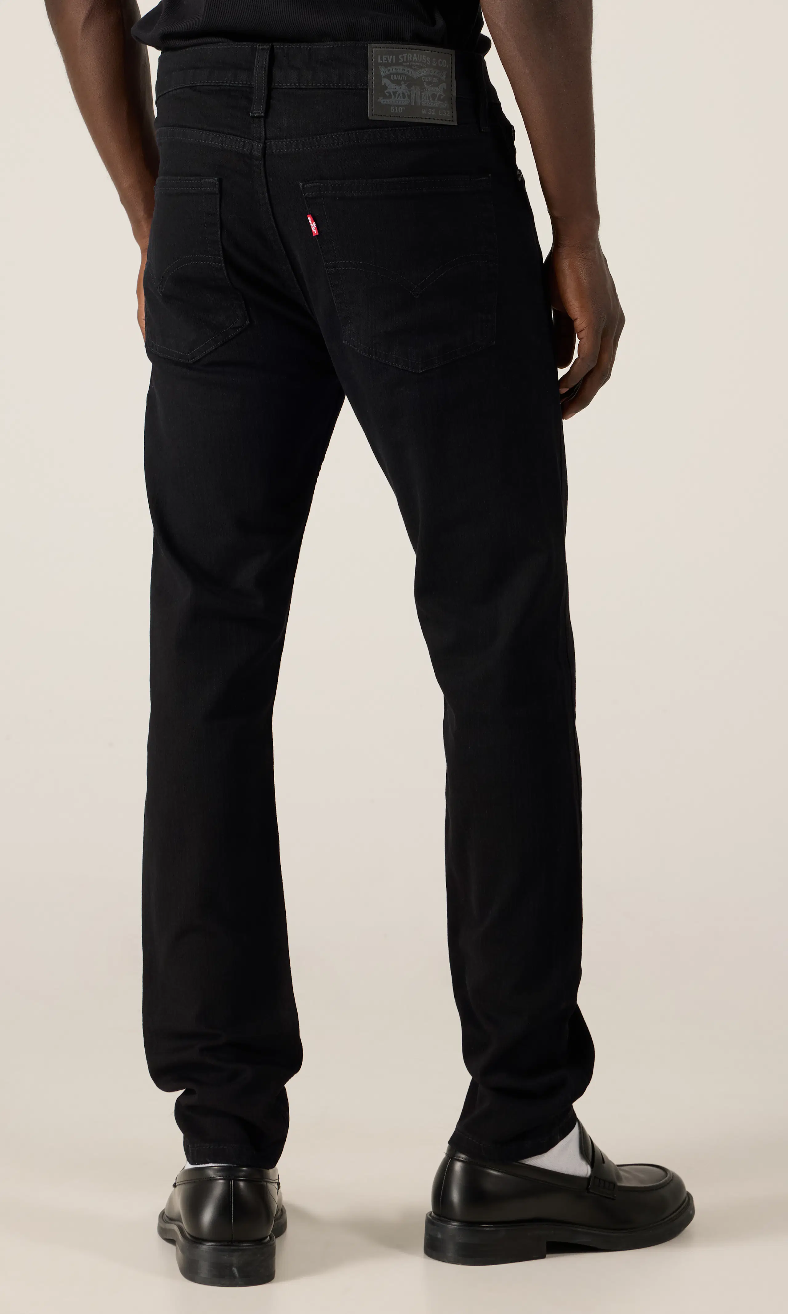 510™ Skinny Mustat Farkut. Back. Model.