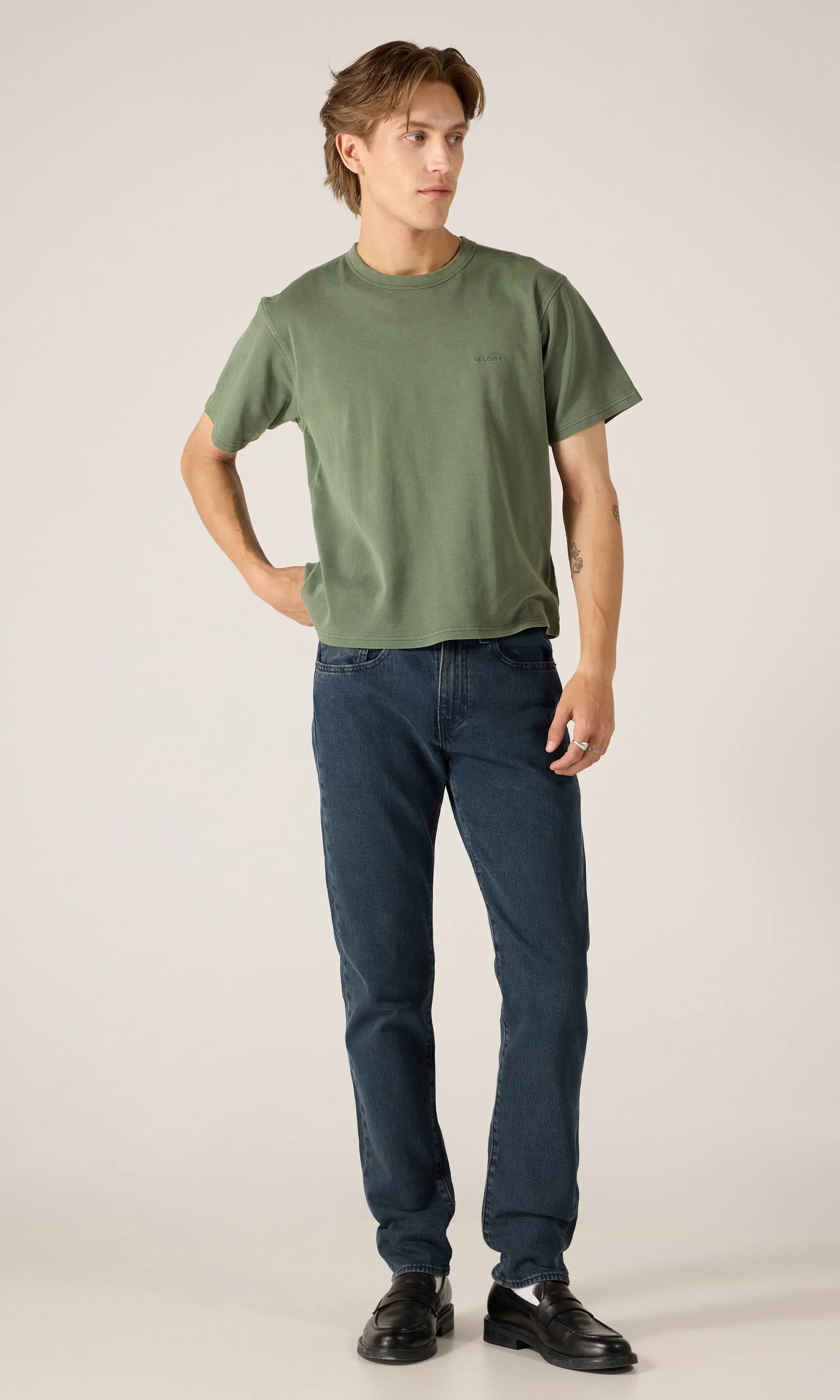 502™ Tapered Mørk Blå Jeans. Front 1. Model.
