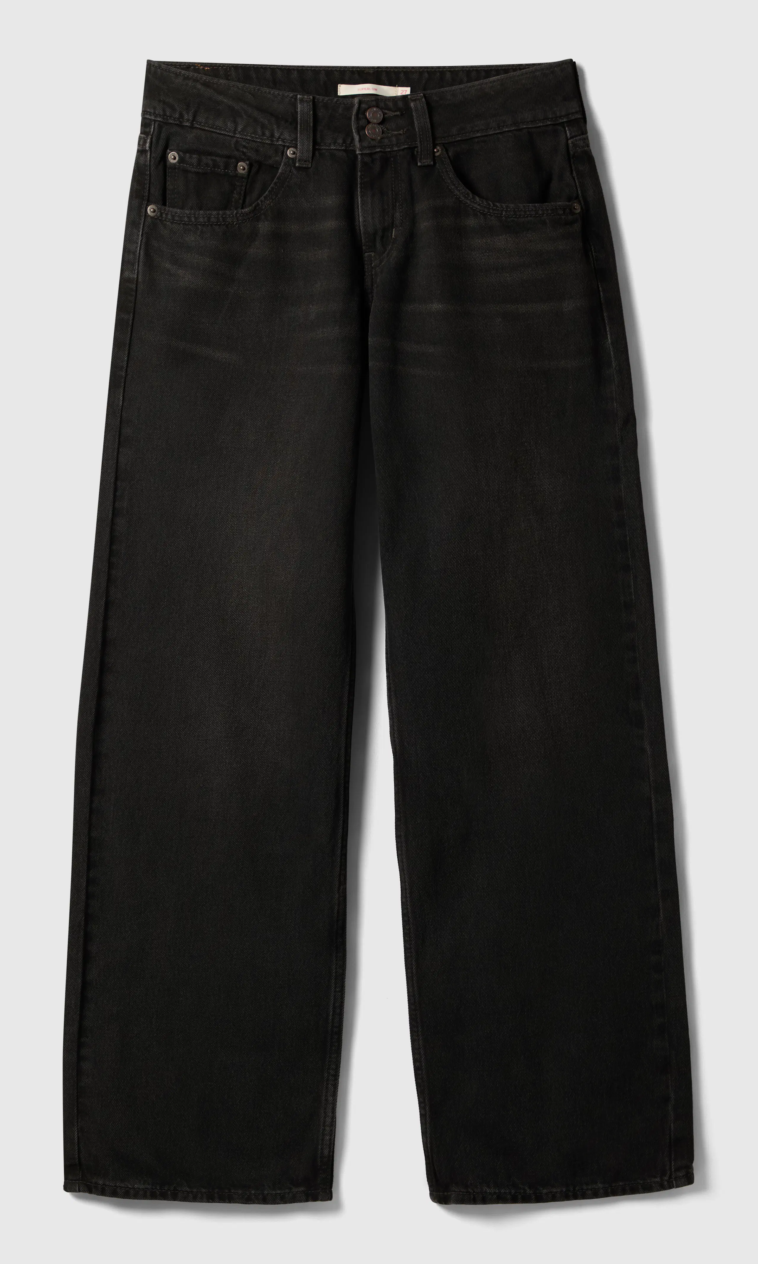Superlow Loose Svarta Jeans. Front. Flat.