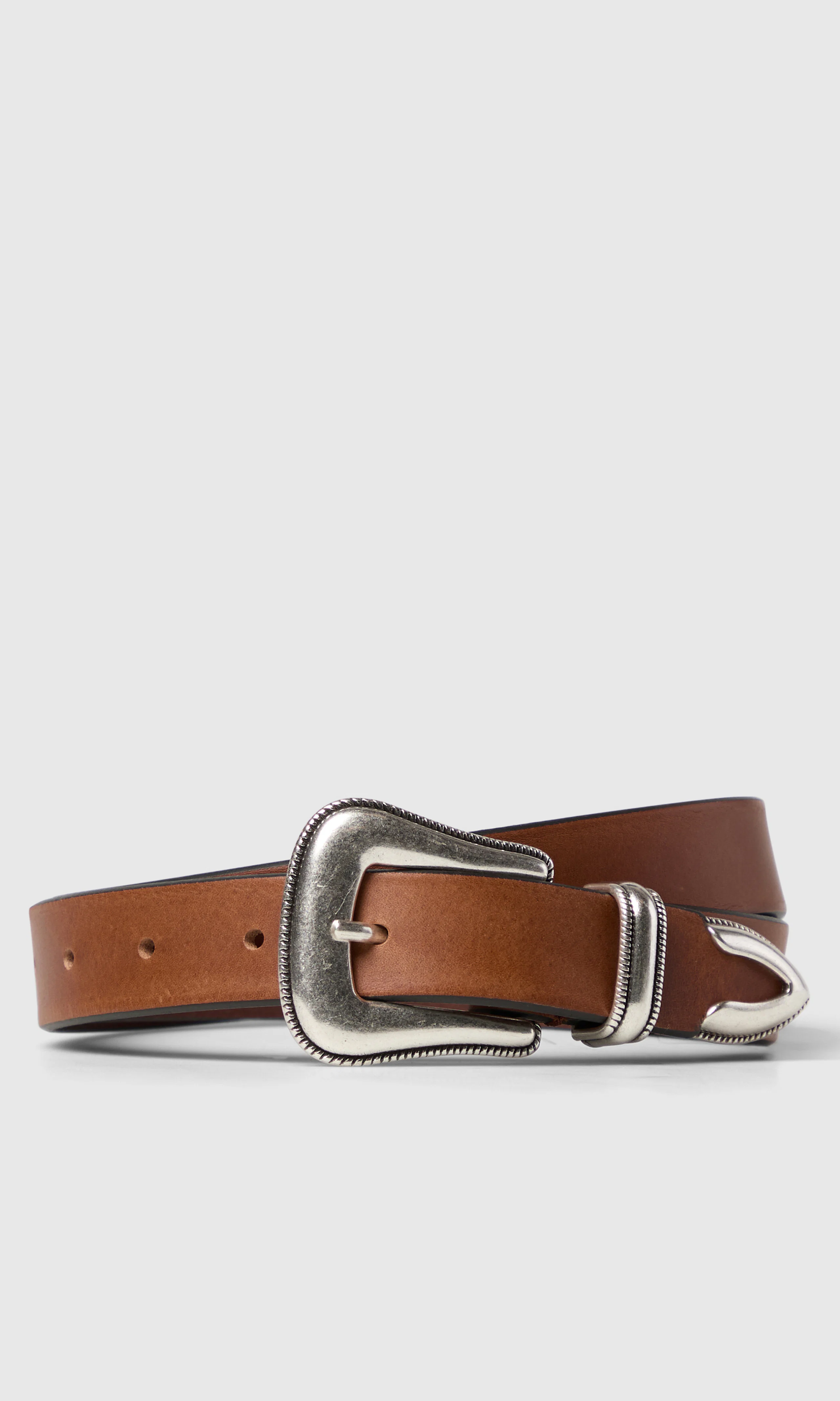 Leather Western Cognac Skinnbelte. Front. Flat.