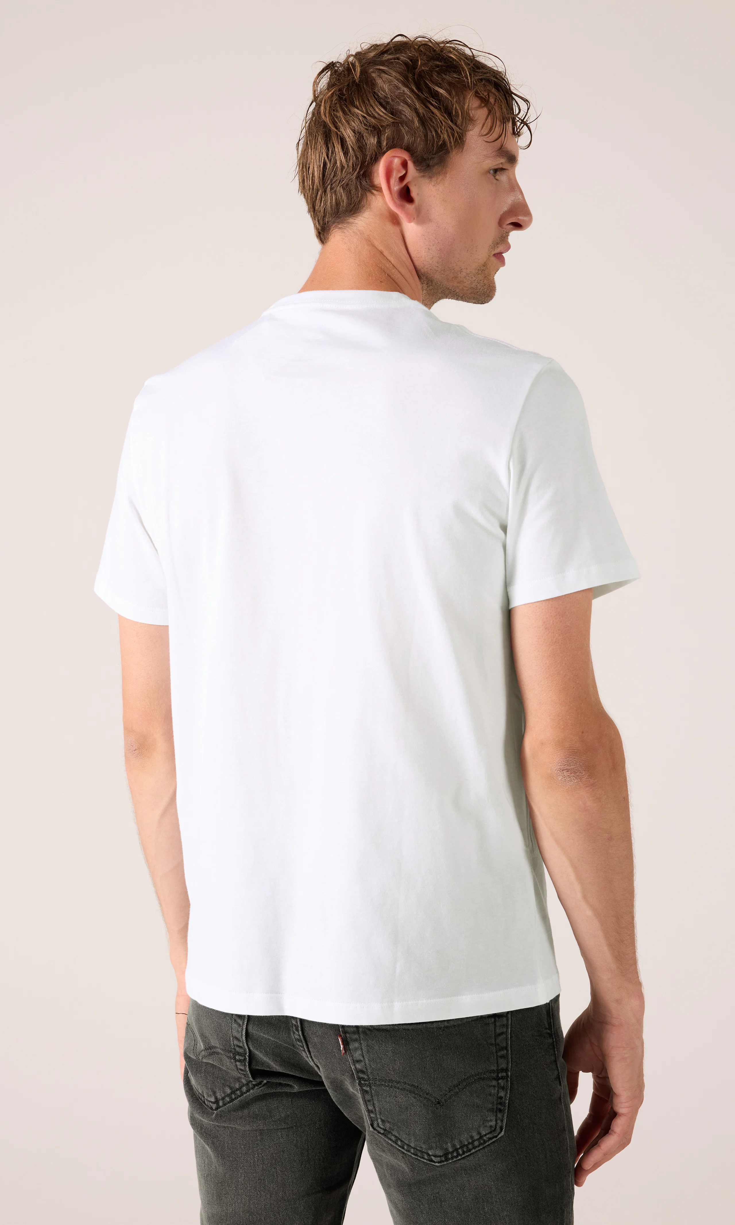 Script T-Paita. Back. Model.