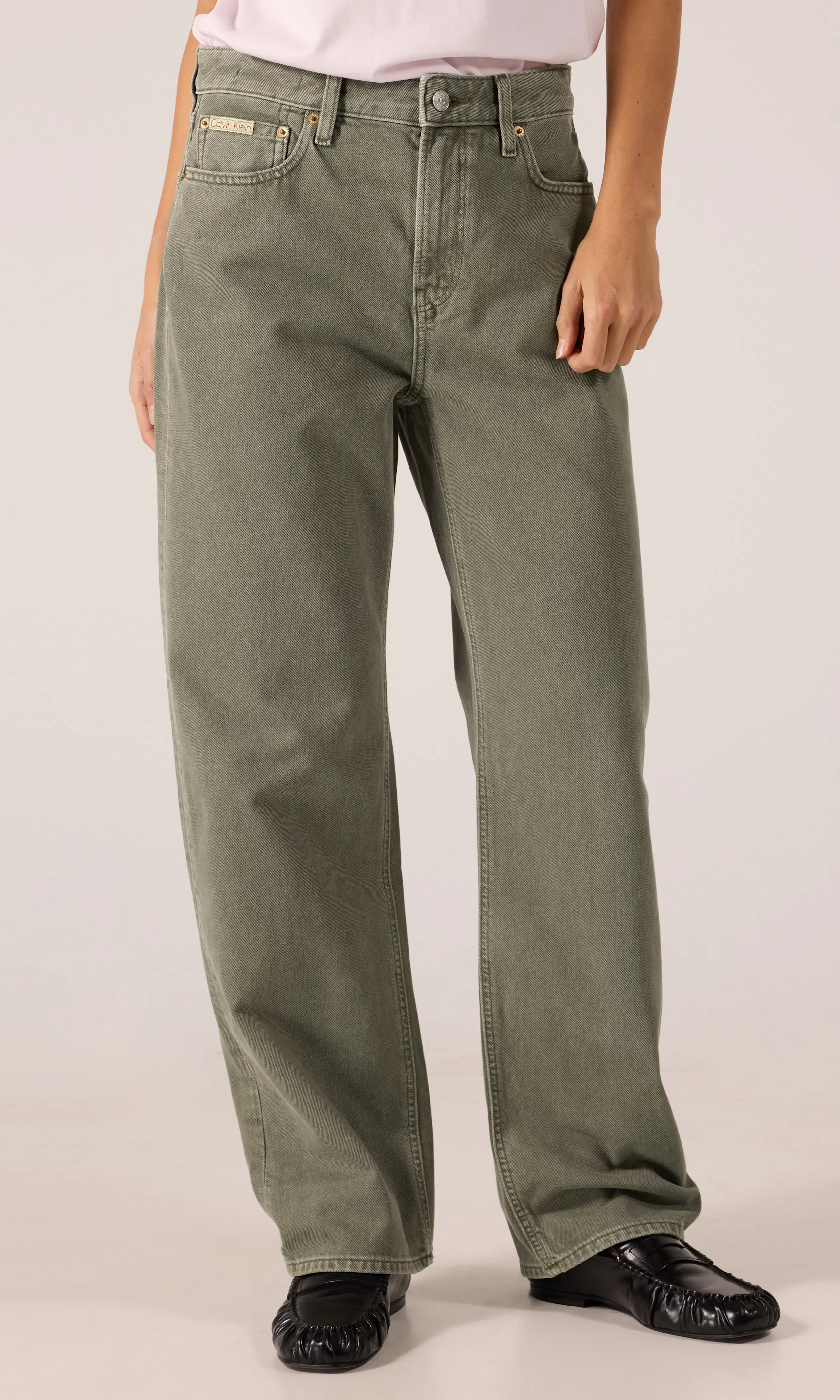 90s Straight Jeans. Front. Model.