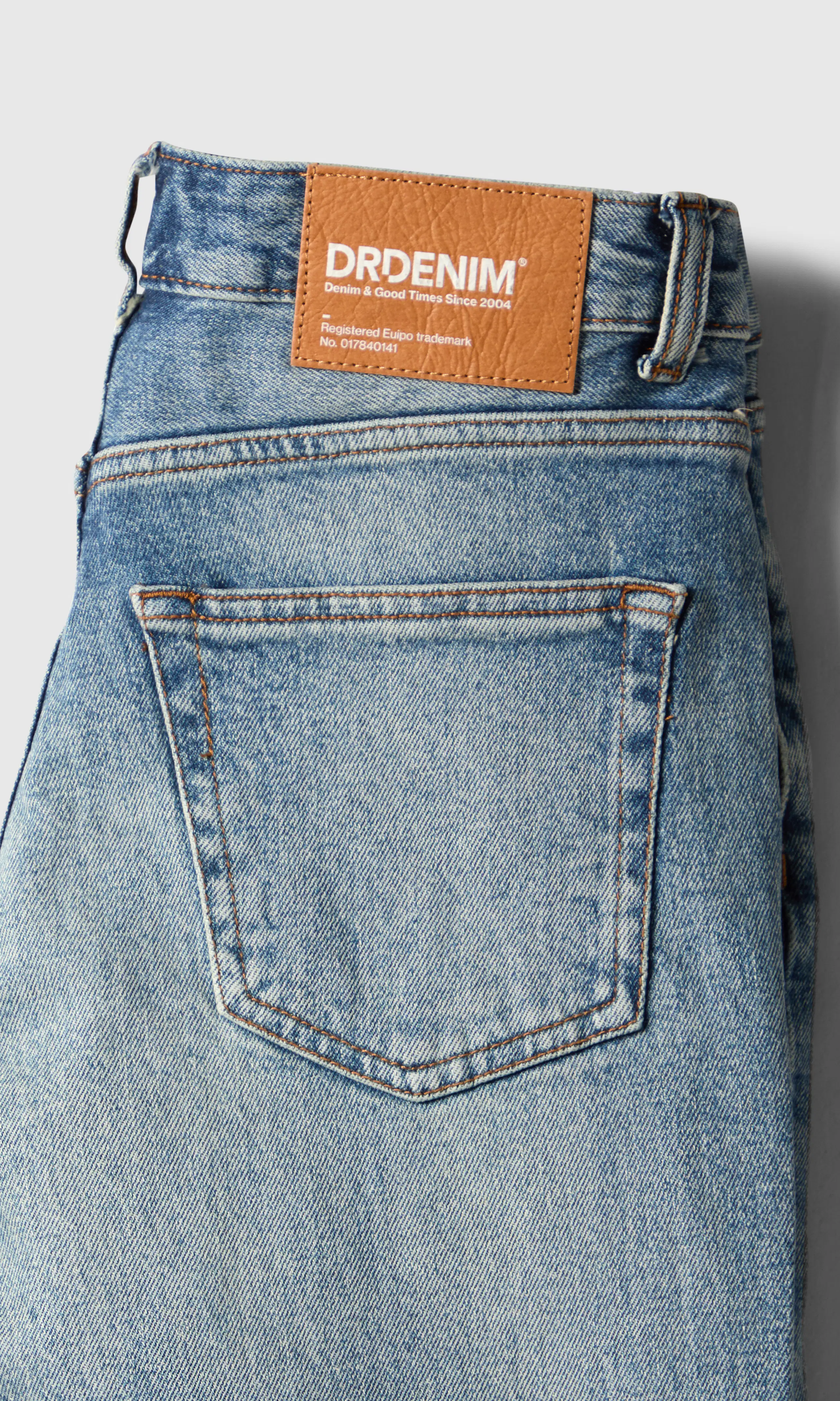 Echo Mid Straight Jeans. Detail 1. Flat.