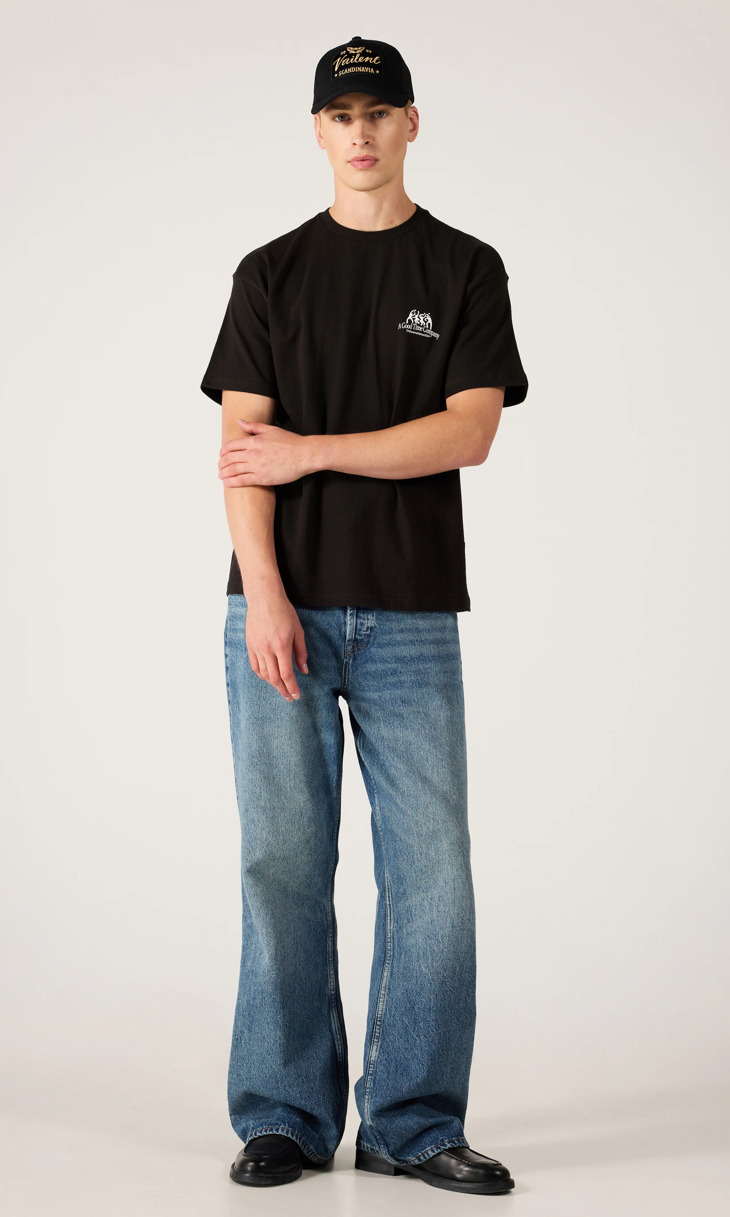 Trooper Tee T-Skjorte. Front 2. Model.