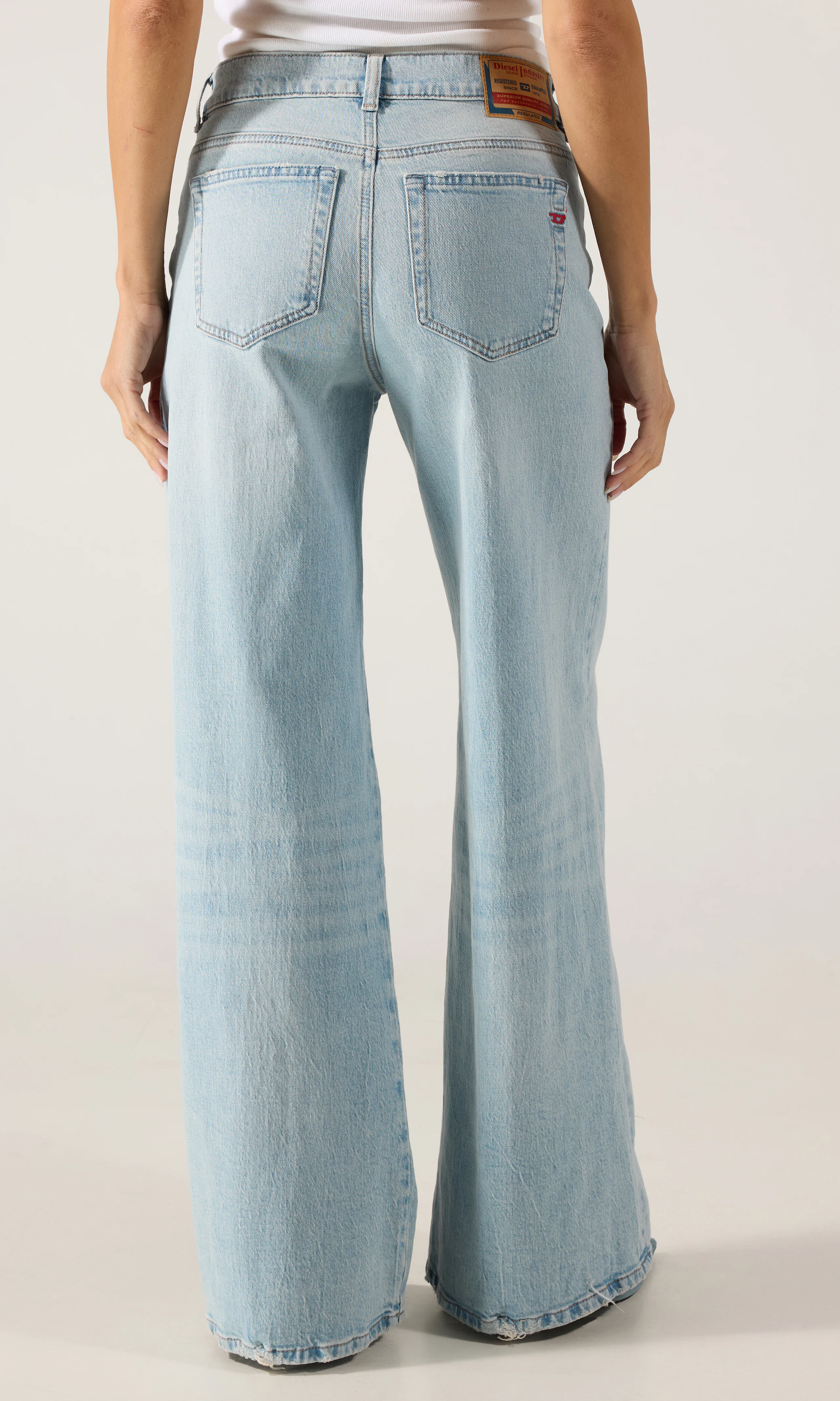 1978 D-Akemi Lys Blå Jeans. Back. Model.