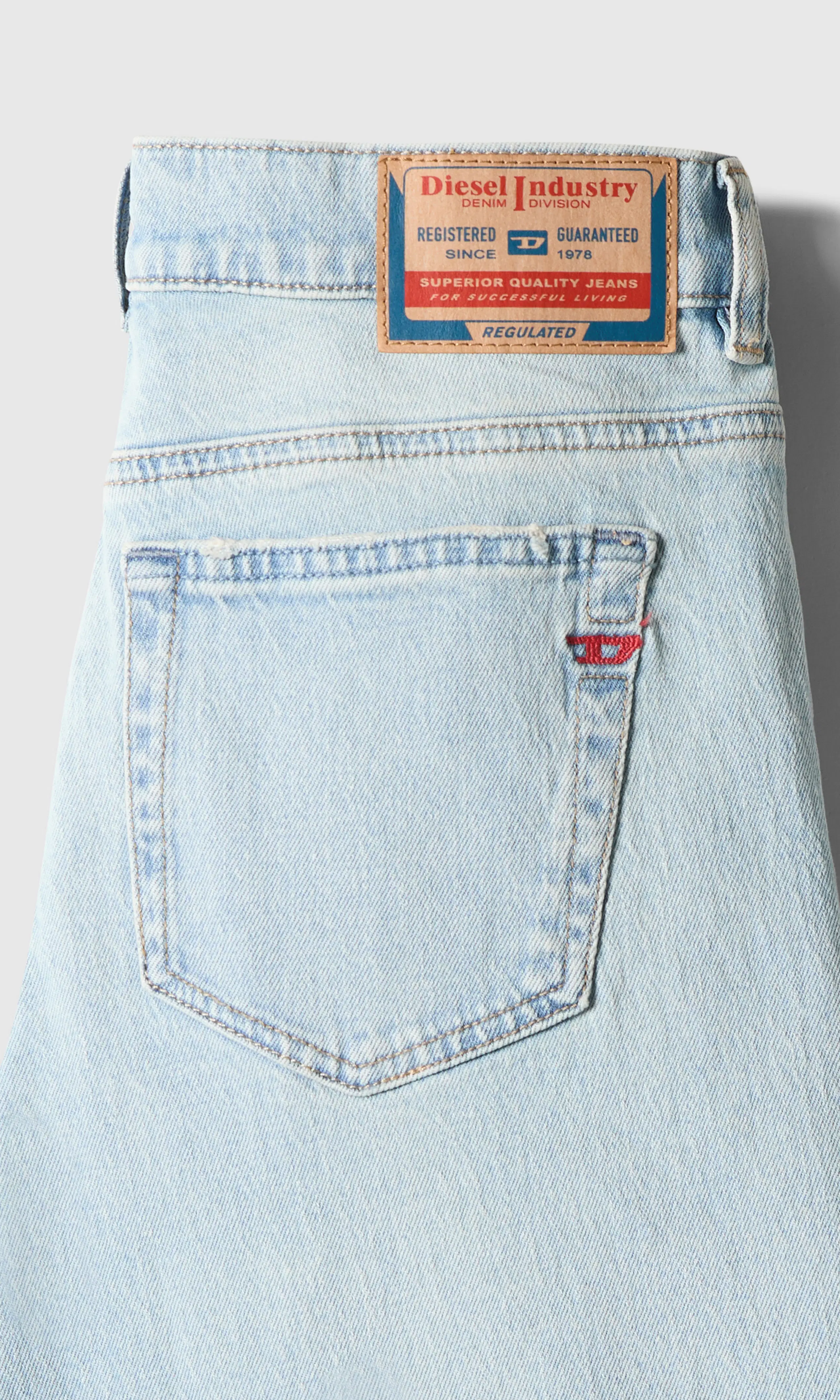 1978 D-Akemi Lys Blå Jeans. Detail 1. Flat.