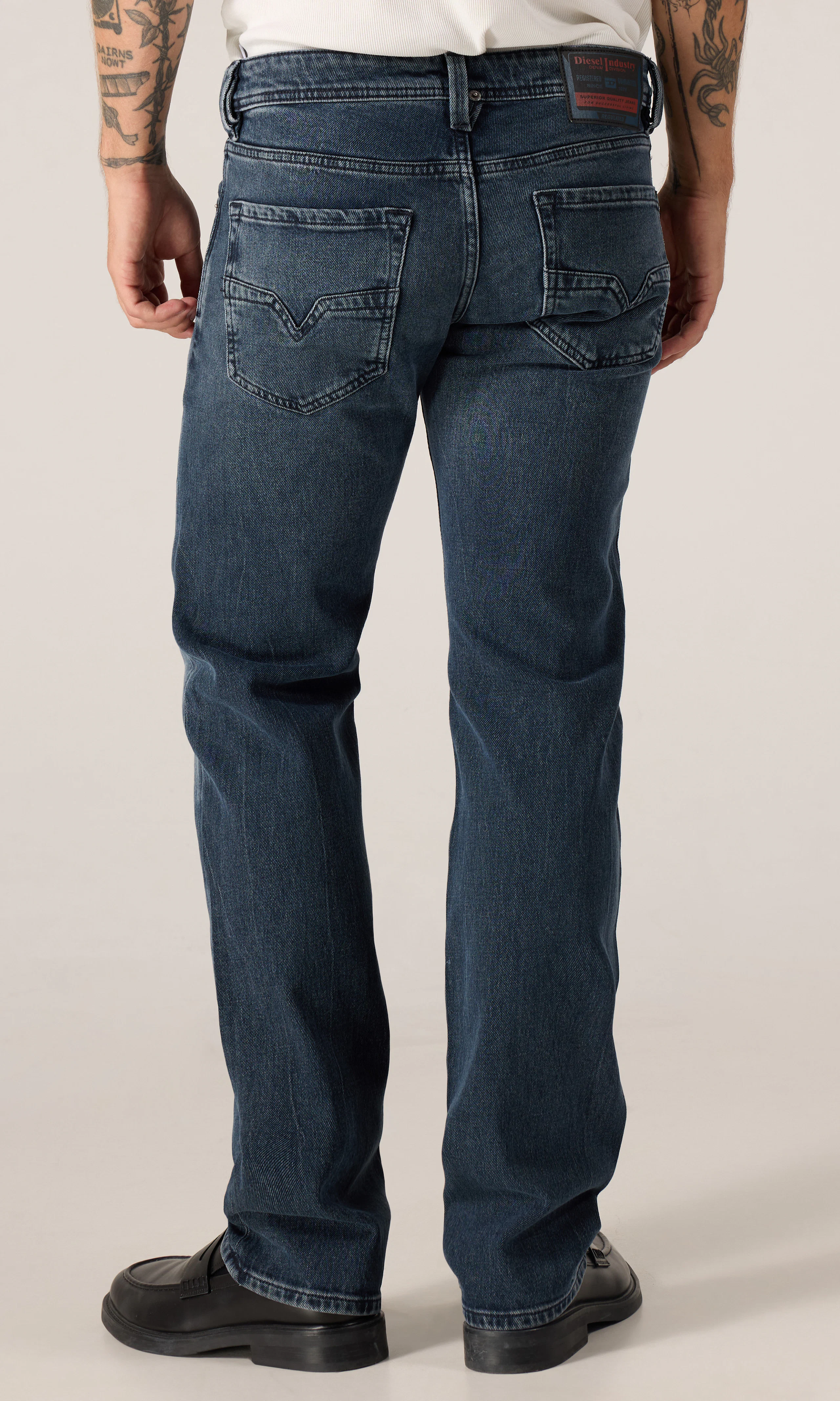 1985 Larkee Mörkblå Straight Jeans. Back. Model.