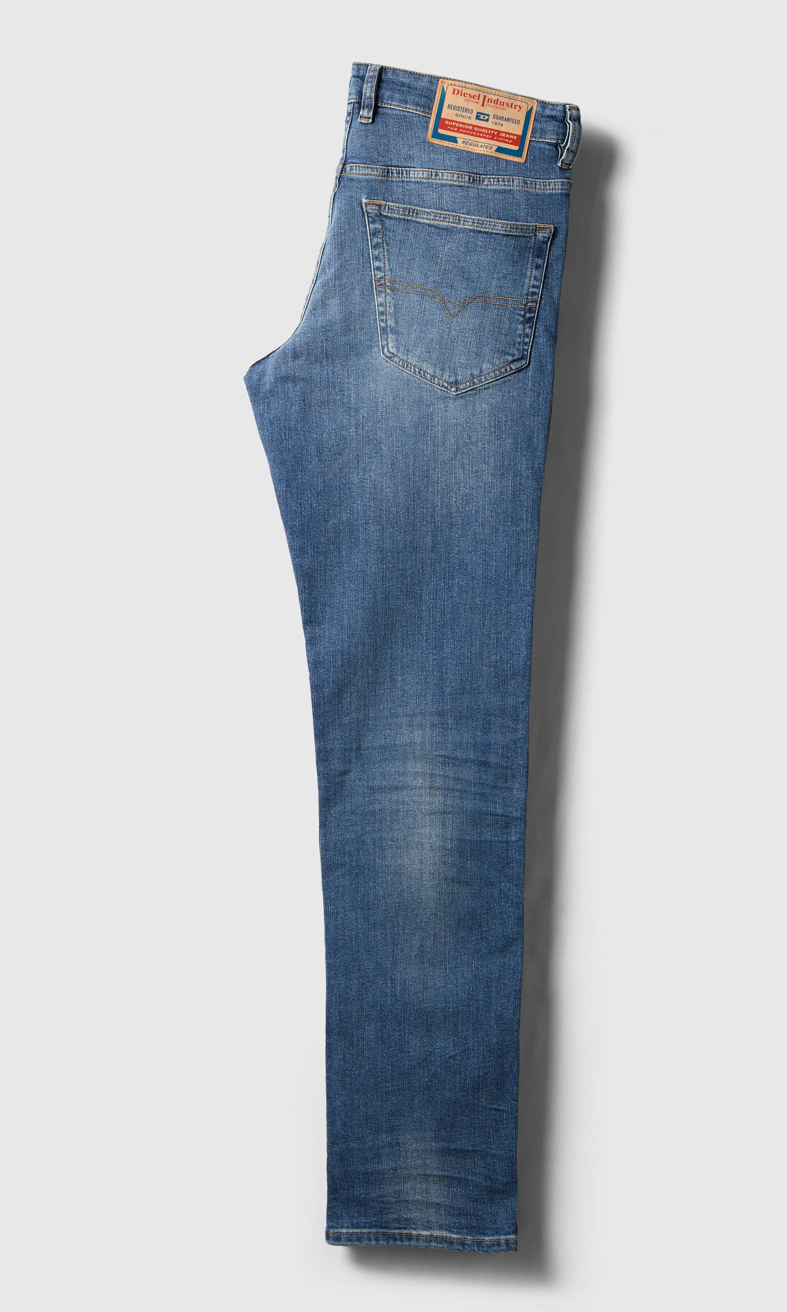 1993 D-Vyl Medium Blå Jeans. Back. Flat.