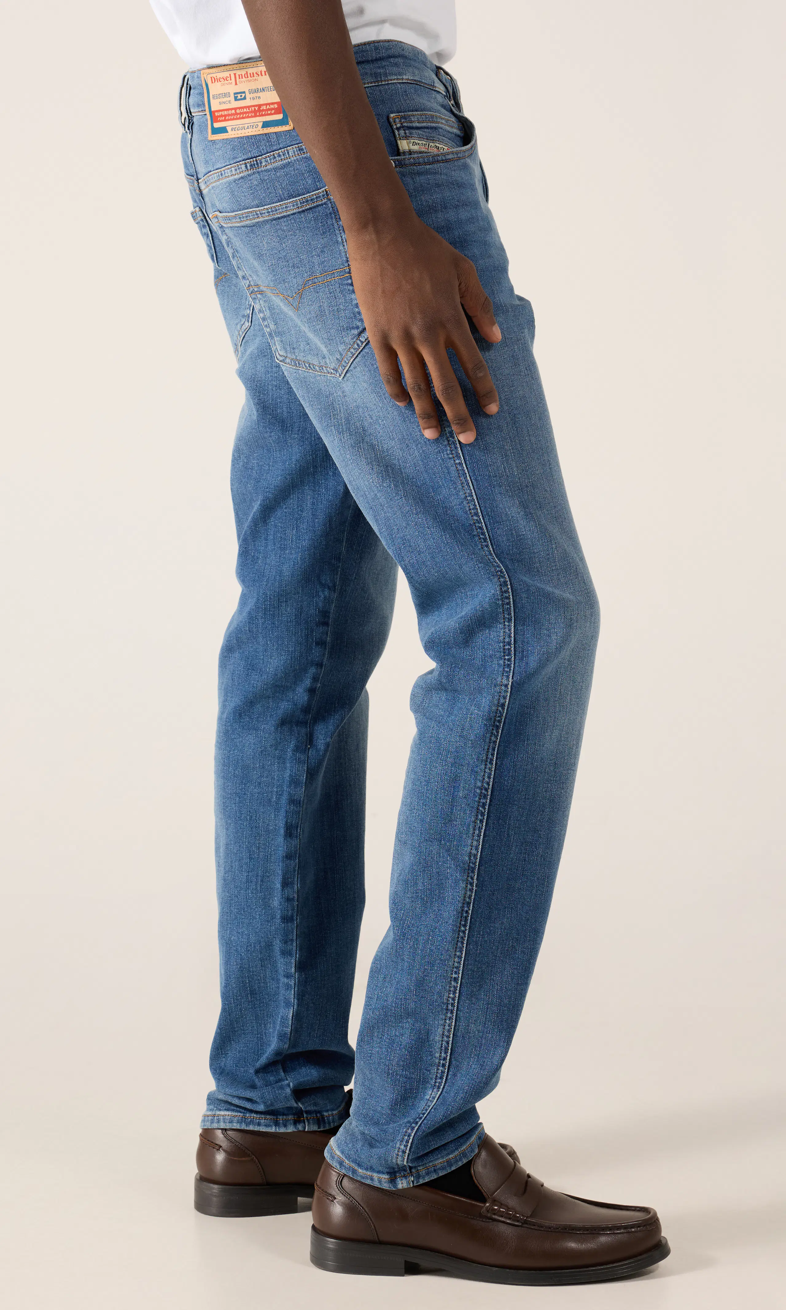 1993 D-Vyl Medium Blå Jeans. Front 2. Model.