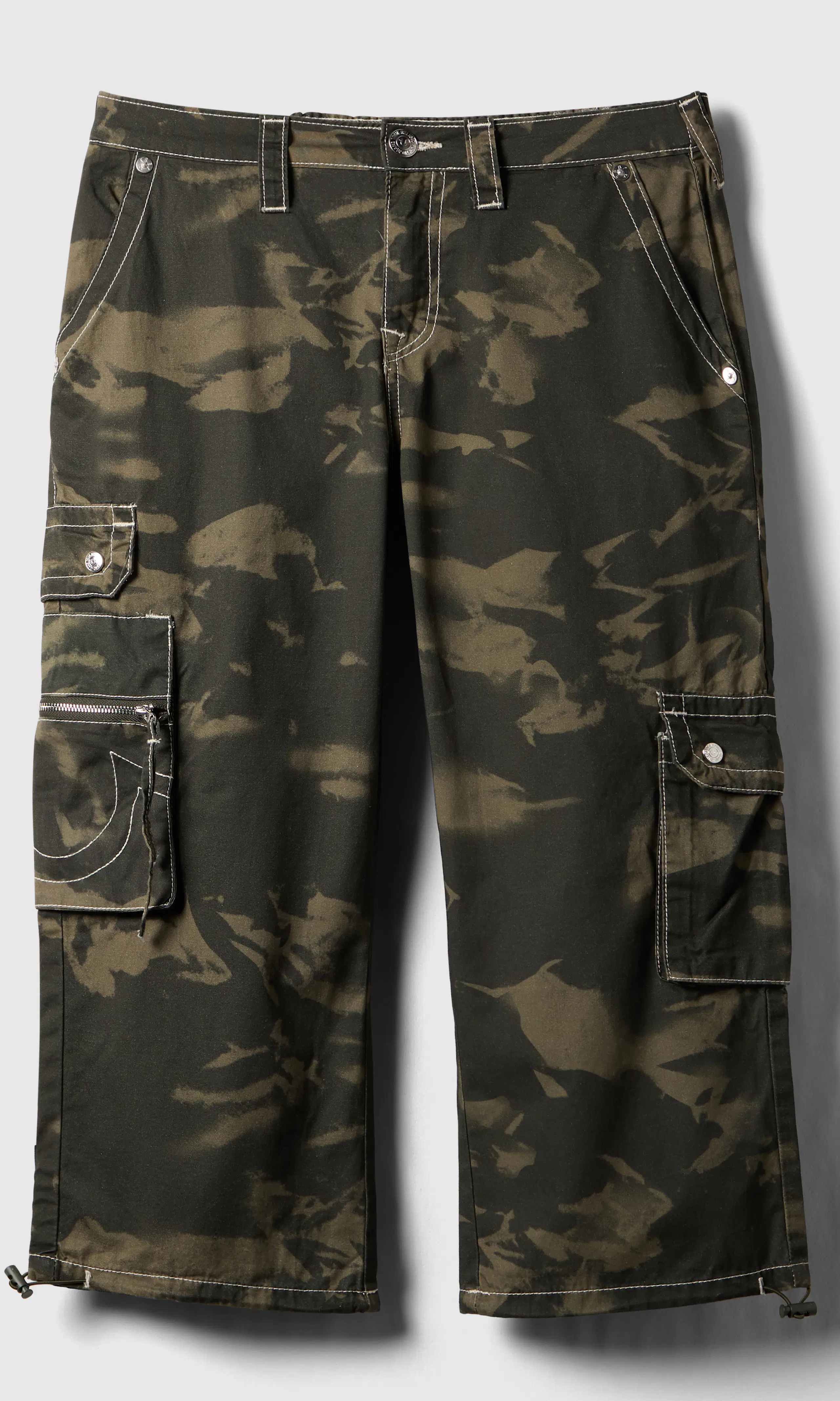 Y2K Mid Rise Cargo Caprit. Front. Flat.