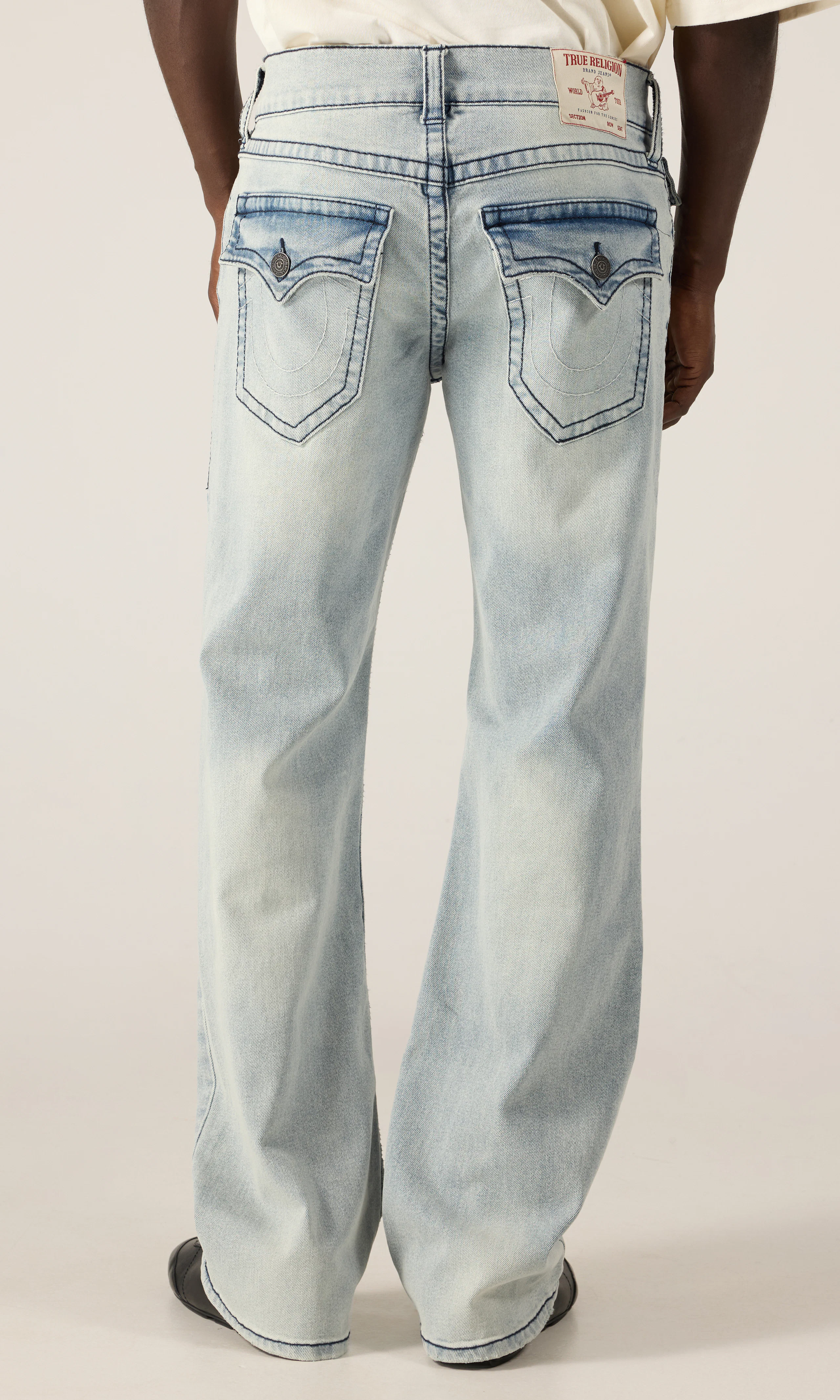 Billy Big T Flap Lys Blå Jeans. Back. Model.