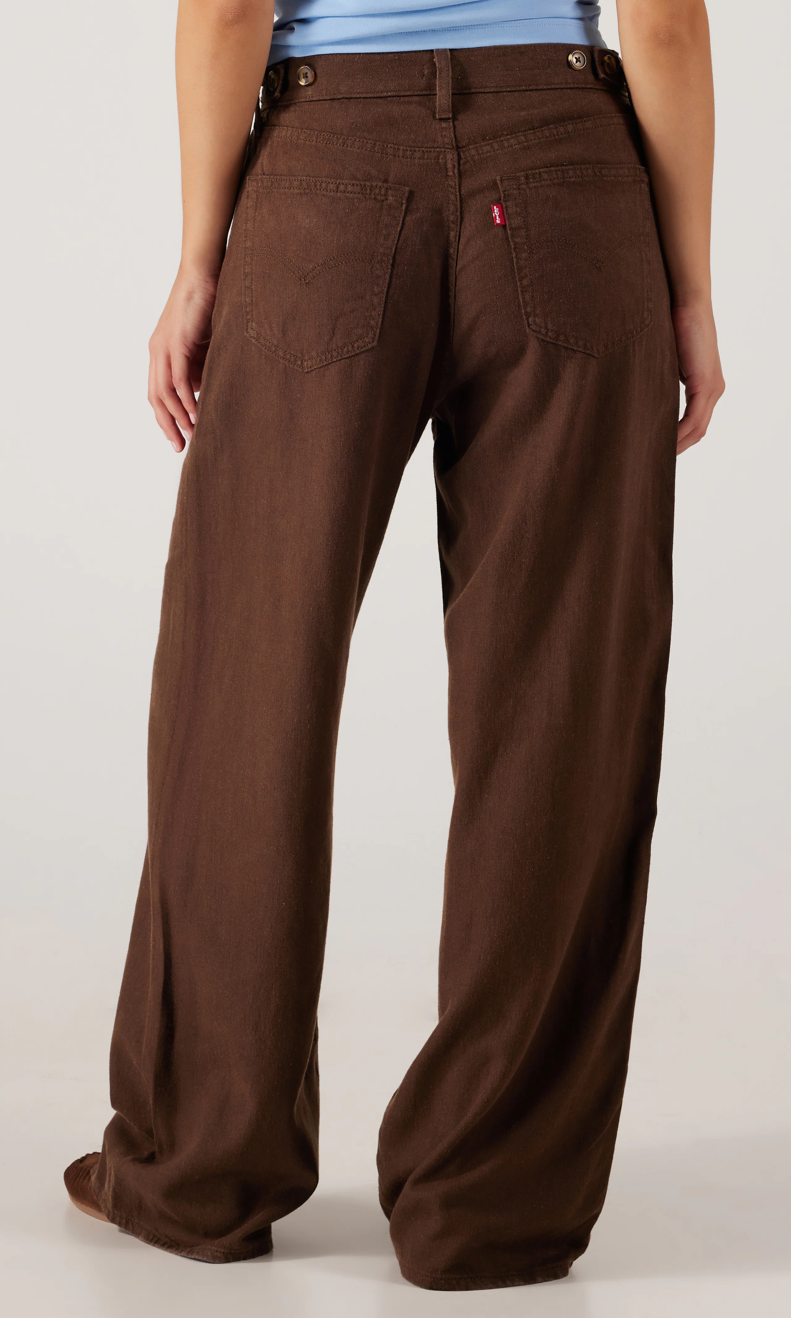 Cinch Wide Leg Lightweight Brun Jeans. Back. Model.