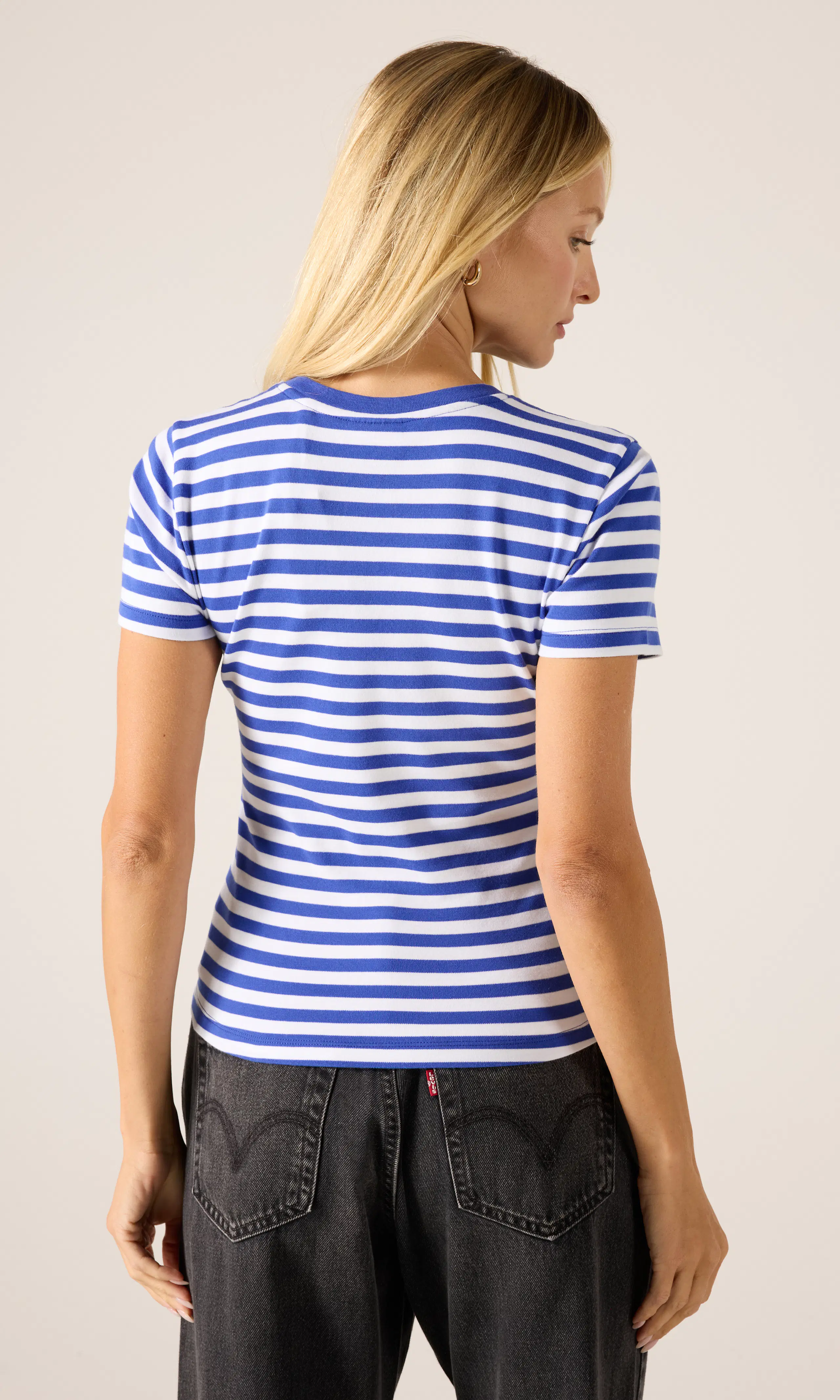 Slim Stripe T-Skjorte. Back. Model.