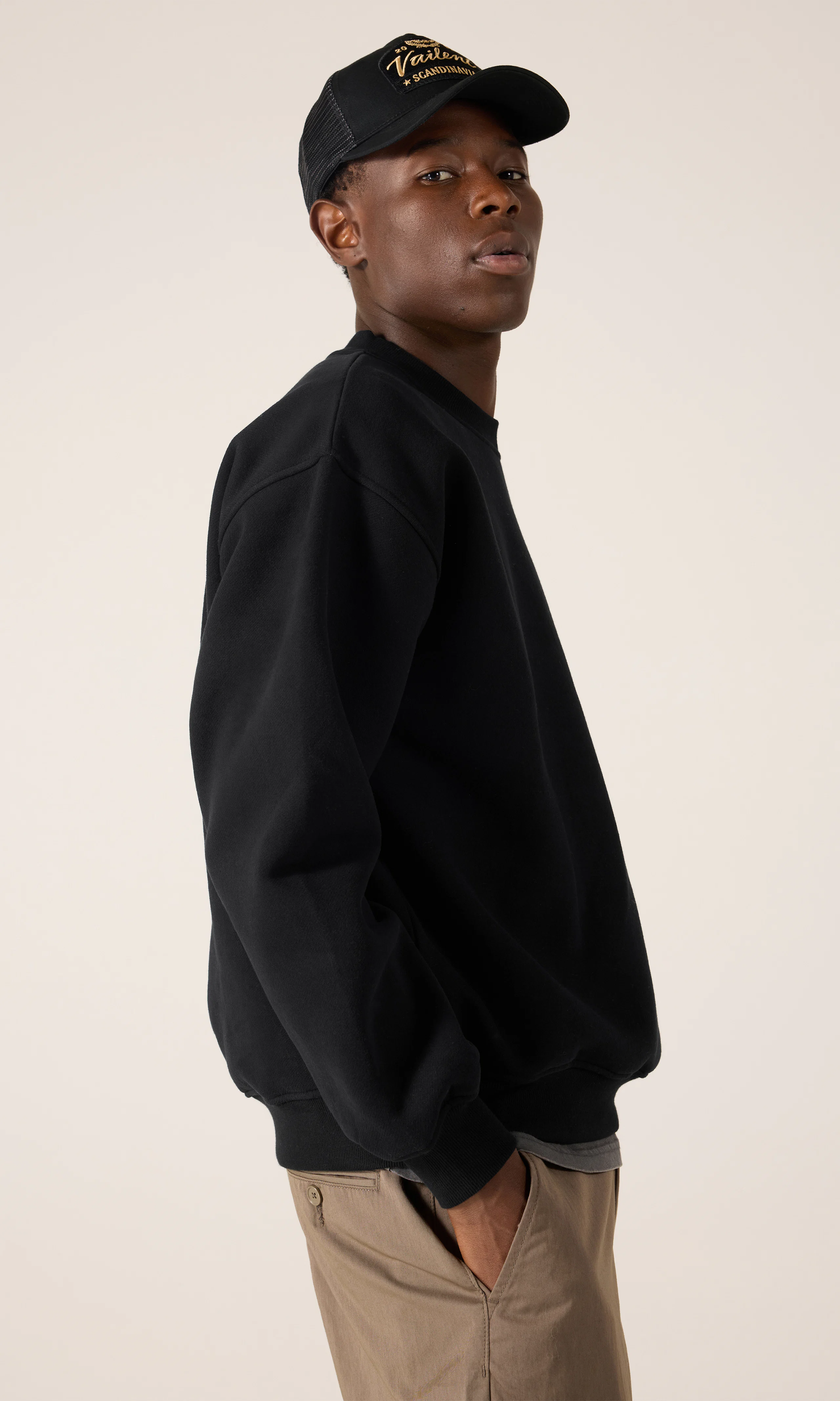 New Crew Genser. Front. Model.