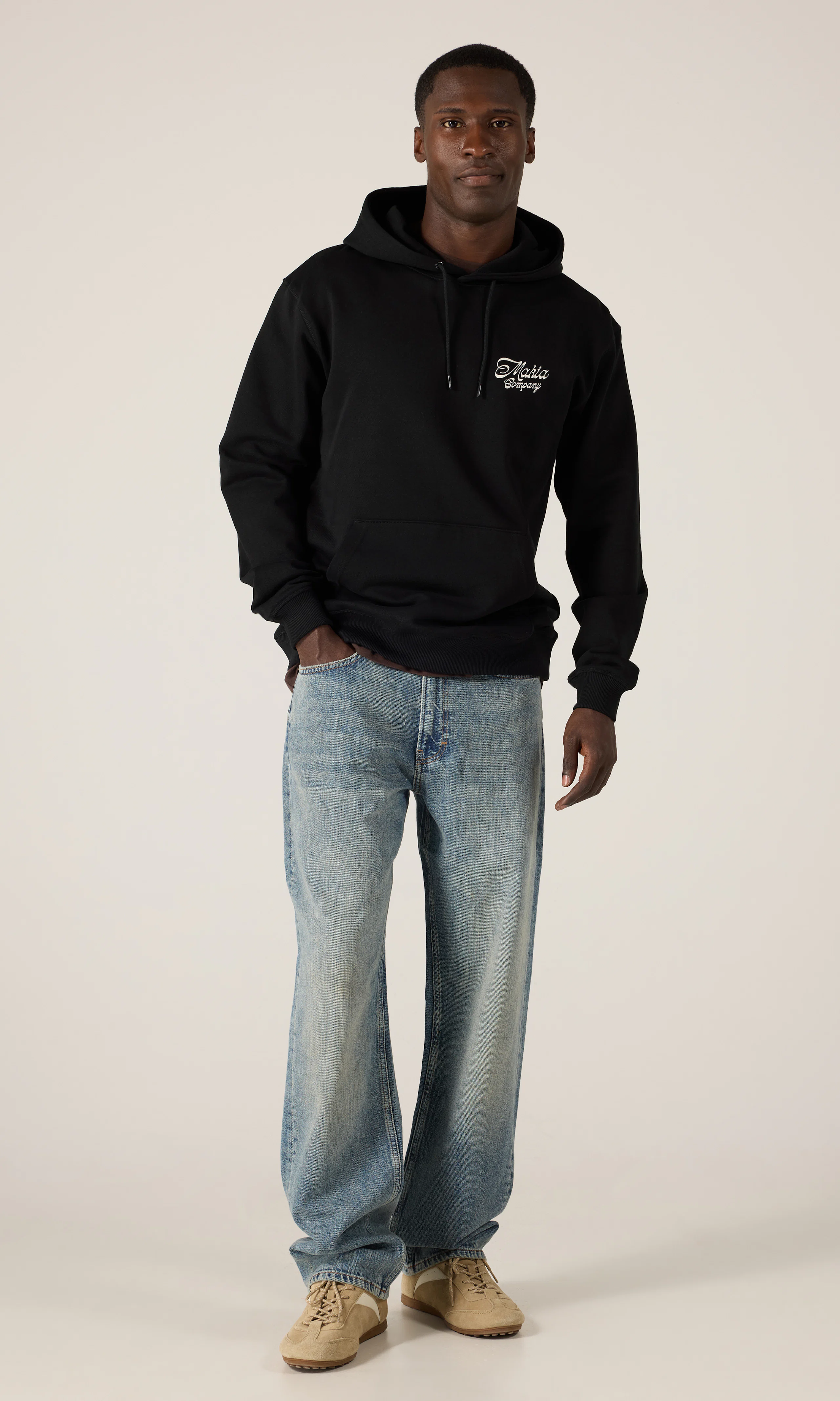 Ape Hooded Musta Huppari. Front 2. Model.
