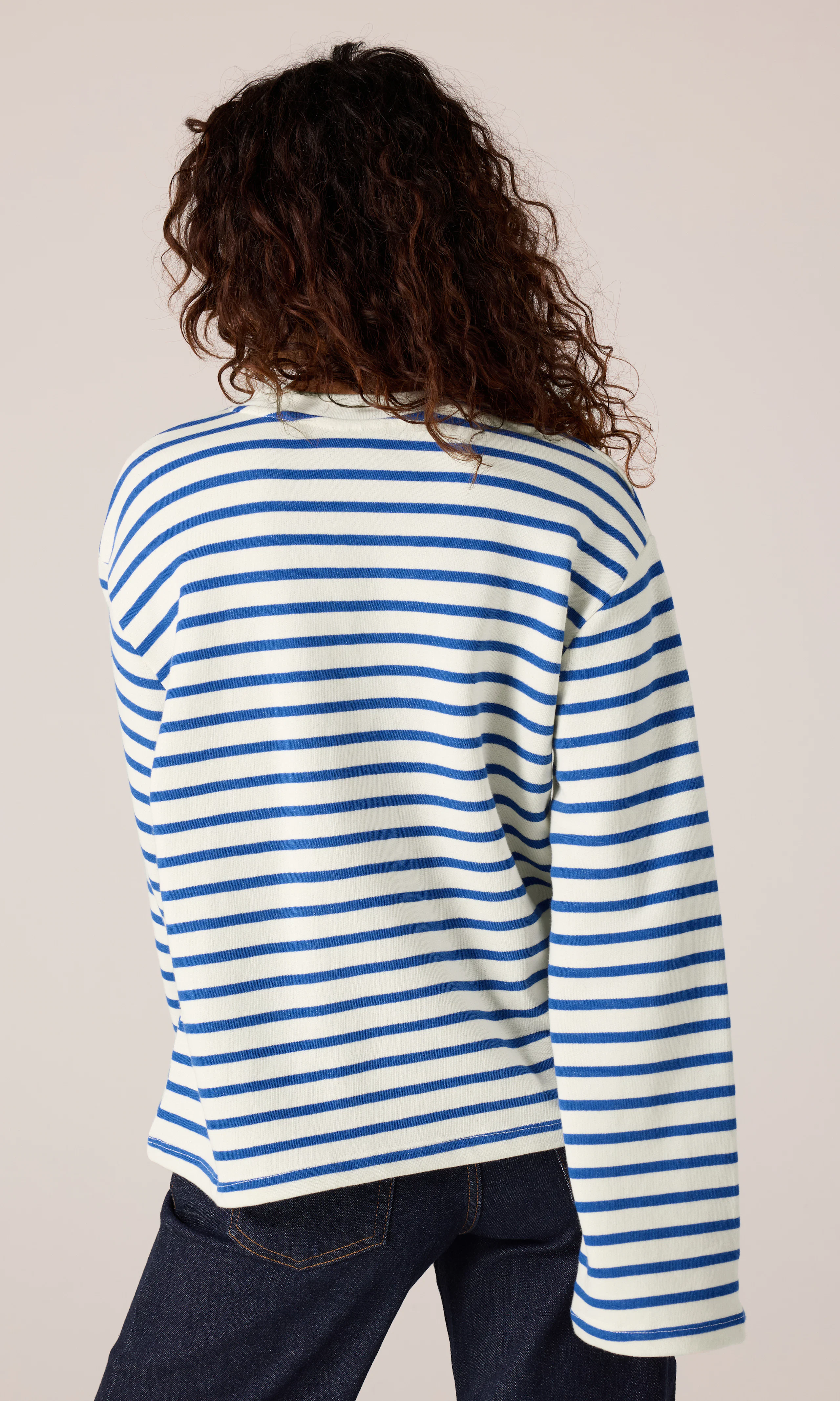 Stripe Pitkähihainen Paita. Back. Model.